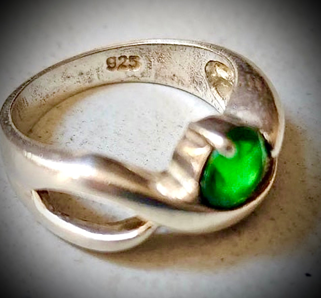 SJ#993 VTG Sterling Silver Ring With Green Stone, Signed 925 Sz 5