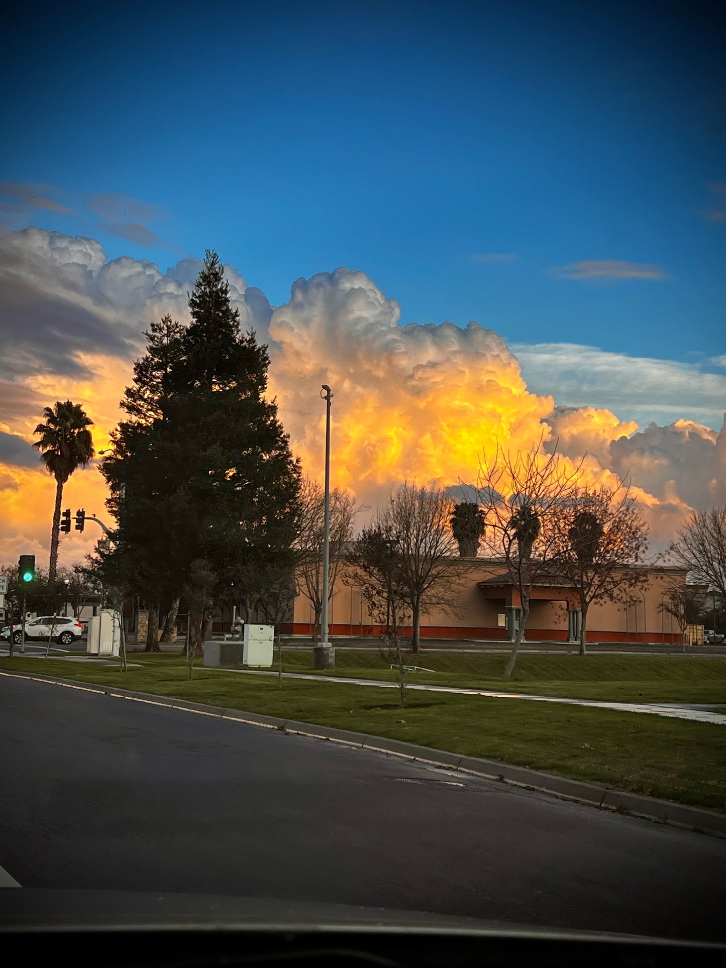 San Francisco California USA Clear Sky with beautiful clouds after the rain 4:00 PM Dec 19th 2023 for your Viewing.