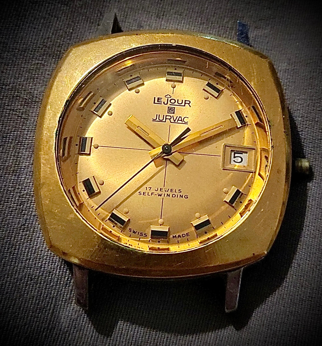 R#1076  VINTAGE WATCH LEJOUR JURVAC AUTOMATIC DATE 10ATM Missing Crown And Band WORKS