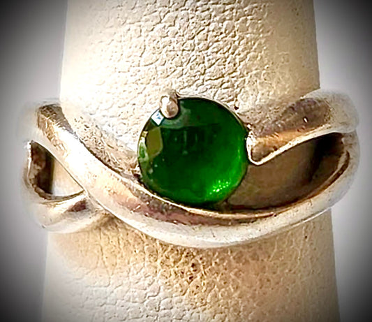 SJ#993 VTG Sterling Silver Ring With Green Stone, Signed 925 Sz 5