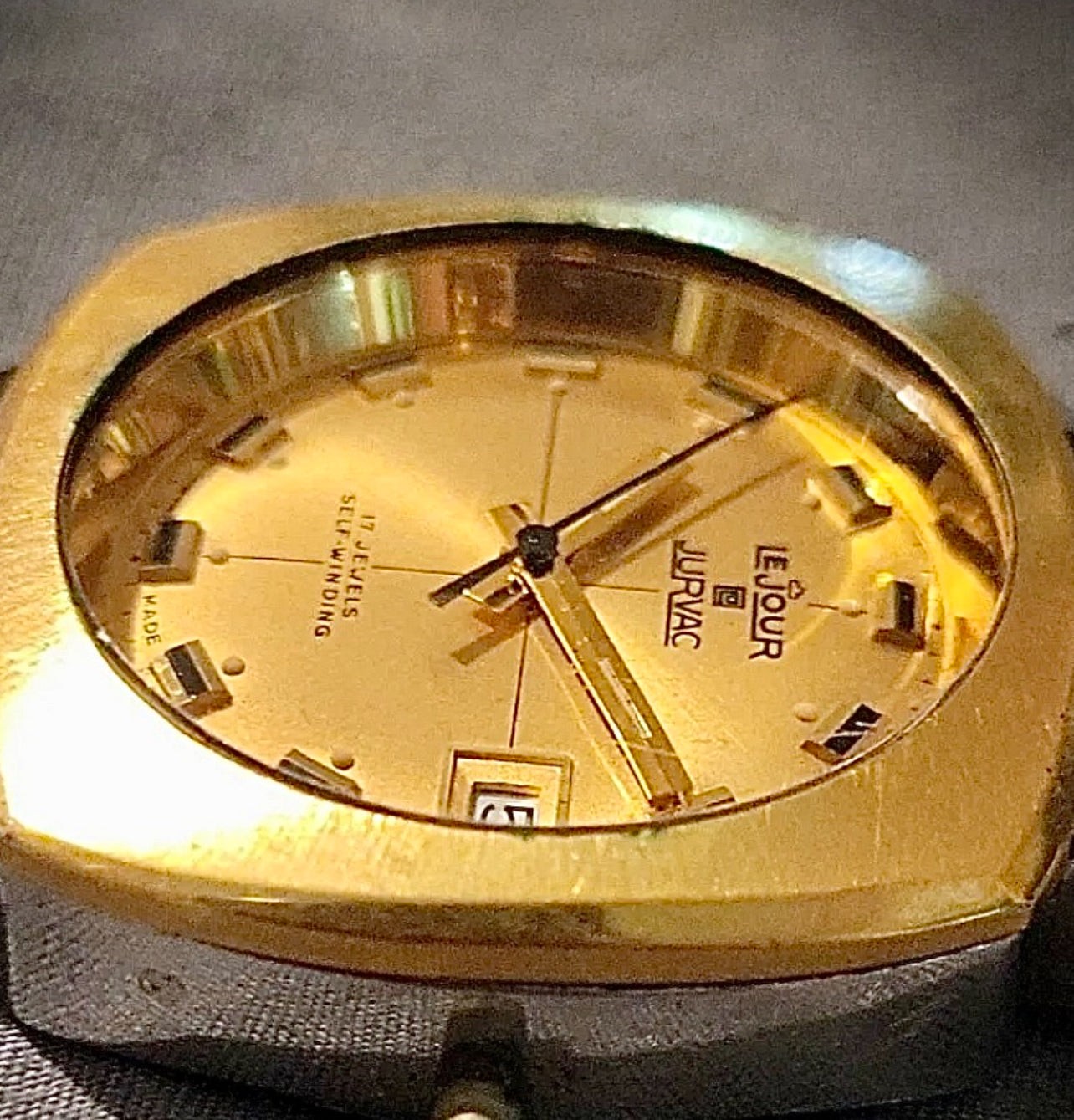 R#1076  VINTAGE WATCH LEJOUR JURVAC AUTOMATIC DATE 10ATM Missing Crown And Band WORKS