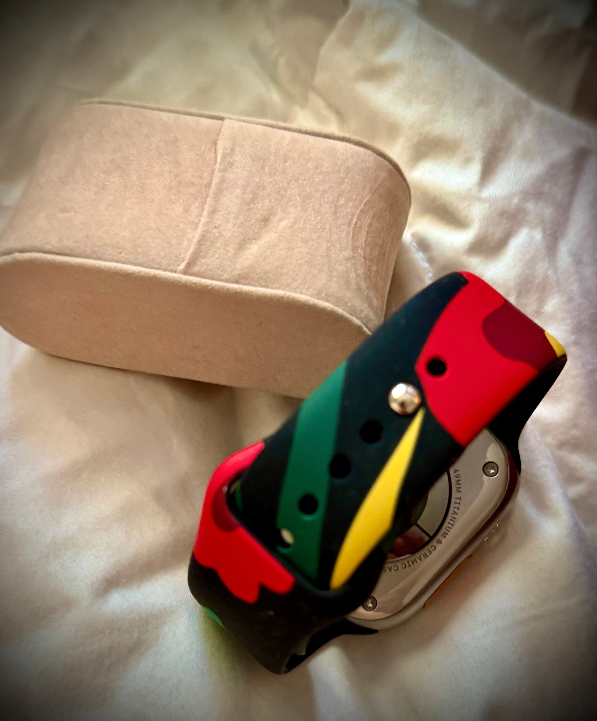 #001 Apple Watch Ultra [GPS + Cellular 49mm] Titanium Case with Midnight Ocean Band, One Size
1K+ bought in past month