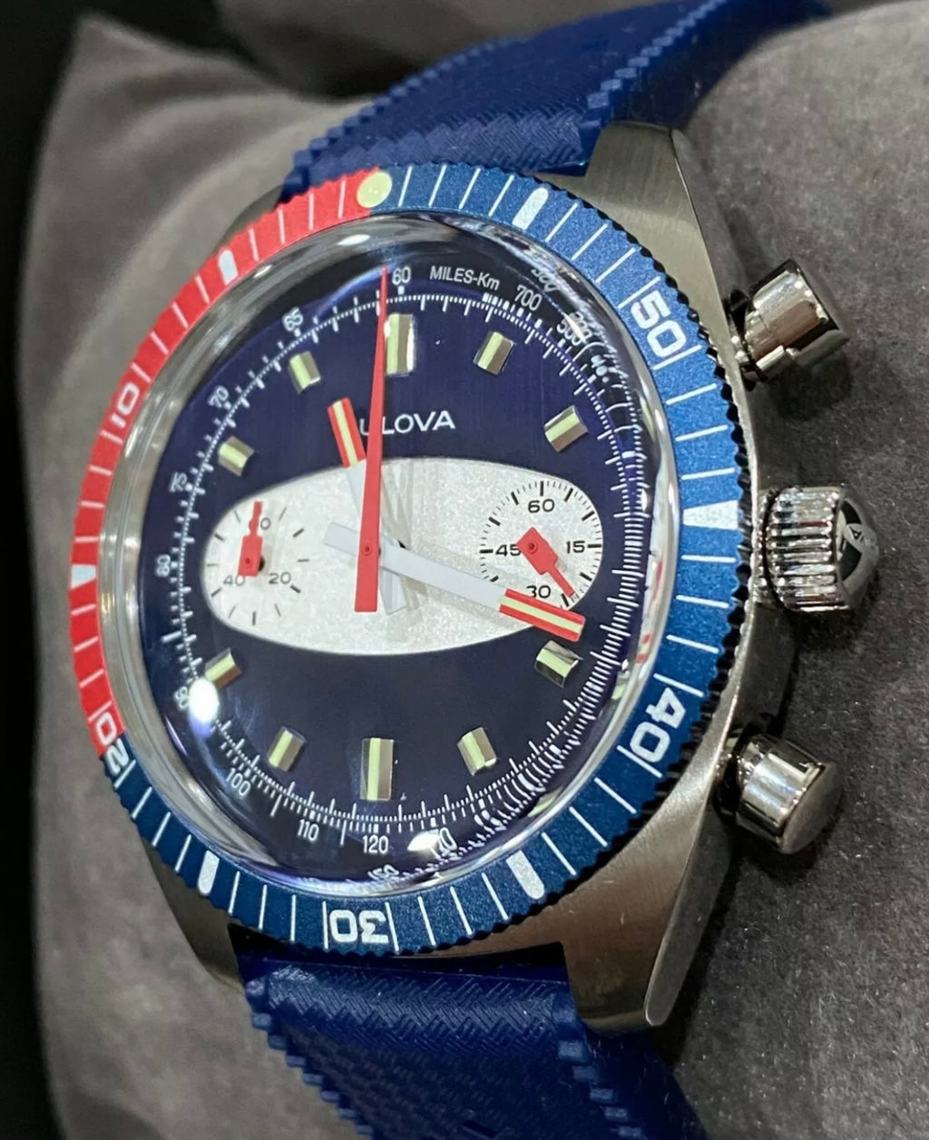 #935 BULOVA Men's Chronograph A Surfboard Blue Divers WATCH 98A253