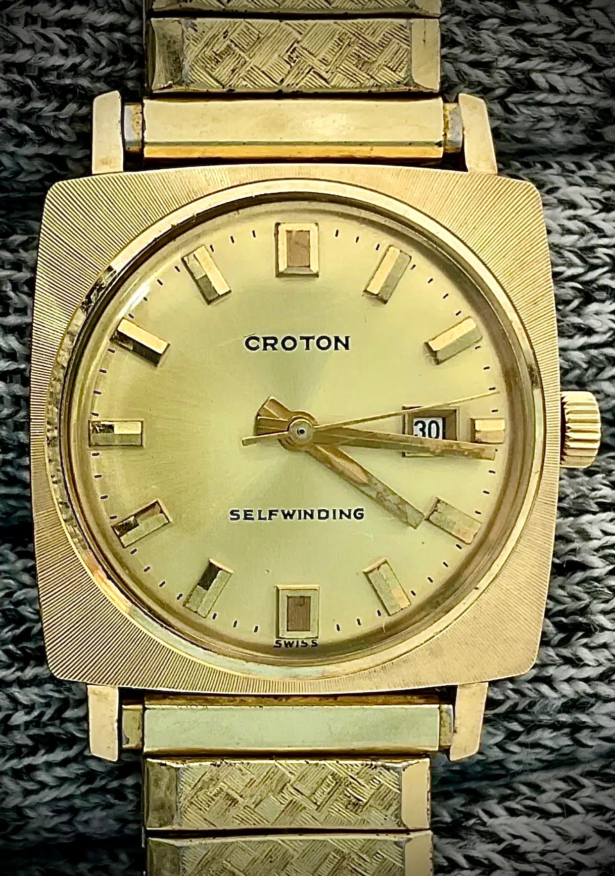 #1040 Vintage Croton Selfwinding 10k Gold Filled Gold Tone Watch ~ Working