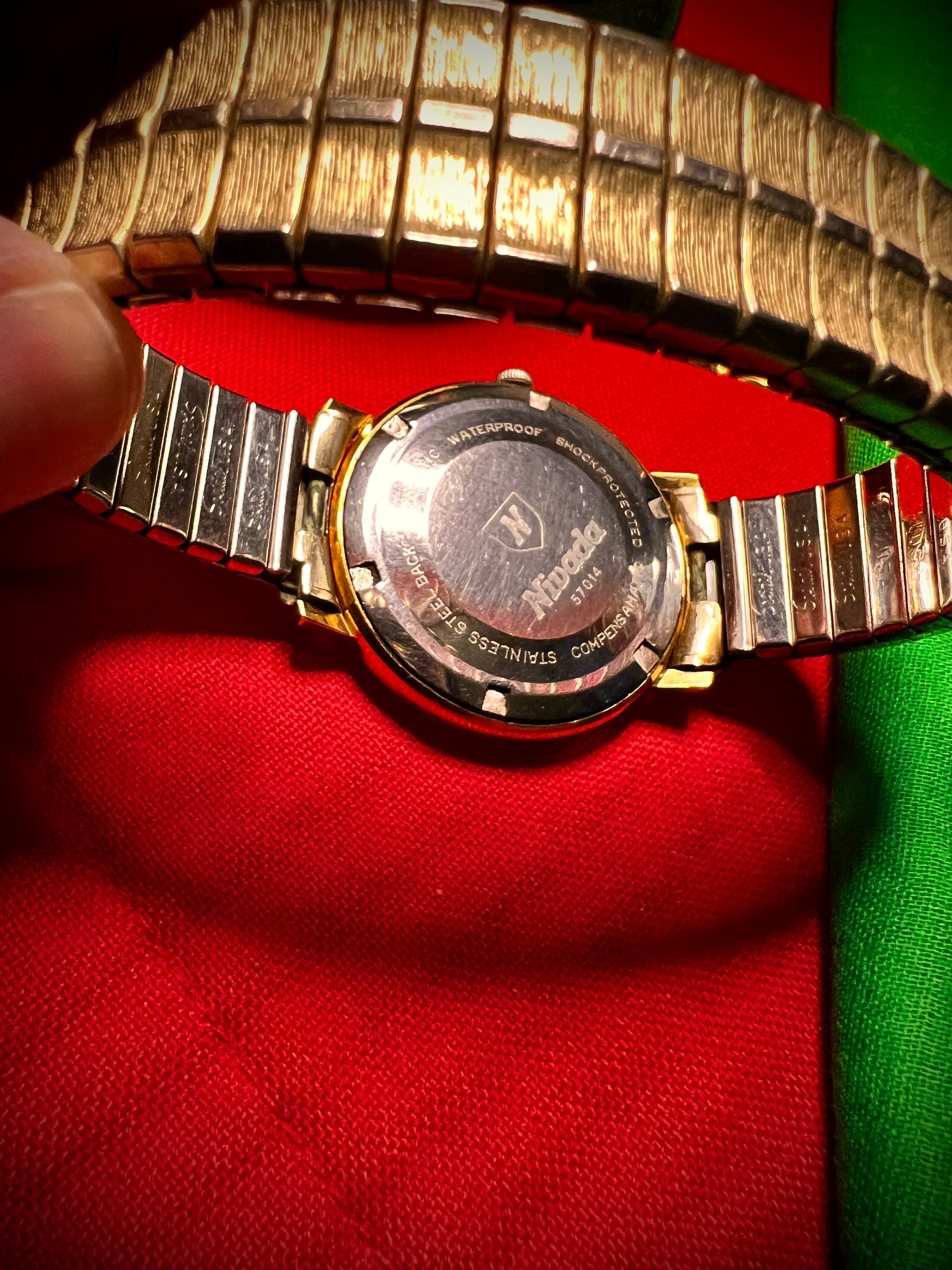 #1351 Nivada Date Automatic Gold color with Gold dial newish beautiful S.S back Spidiel USA gold filled caps all original watch great opportunity for Collectors rate watch in excellent running and beautiful condition. Power 266 beat error 0.1 ms