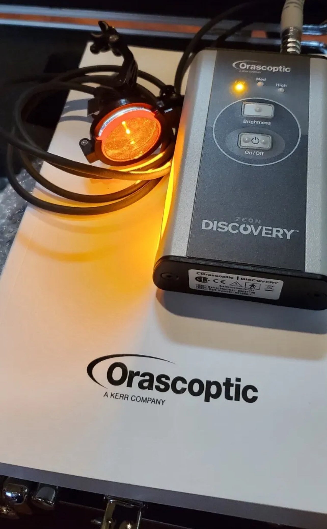 NEW IN Origin BOX Orascoptic Zeon Discovery Portable surgical Dental Loupe Light System