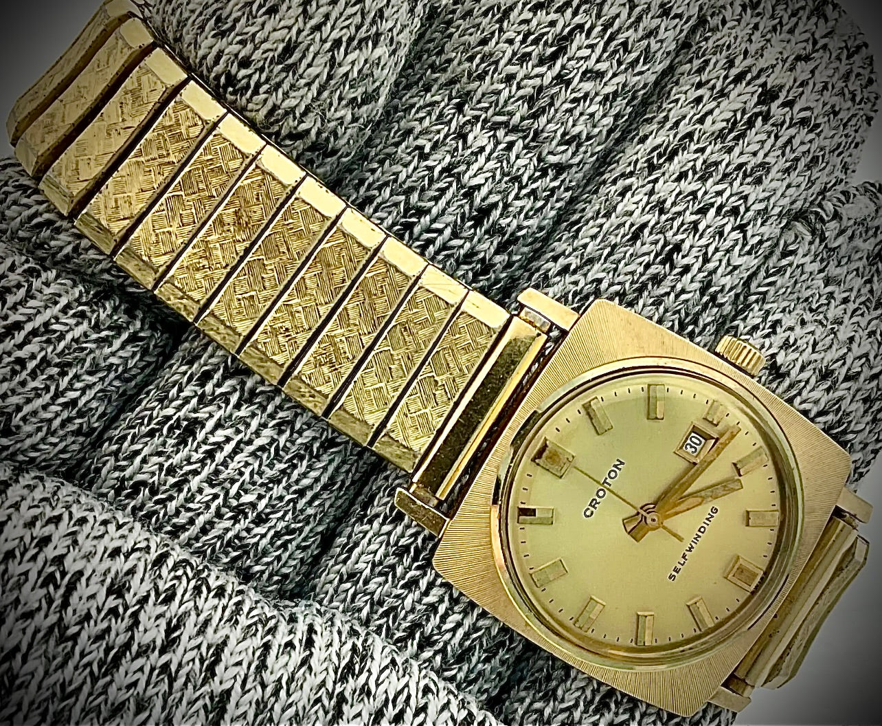 #1040 Vintage Croton Selfwinding 10k Gold Filled Gold Tone Watch ~ Working