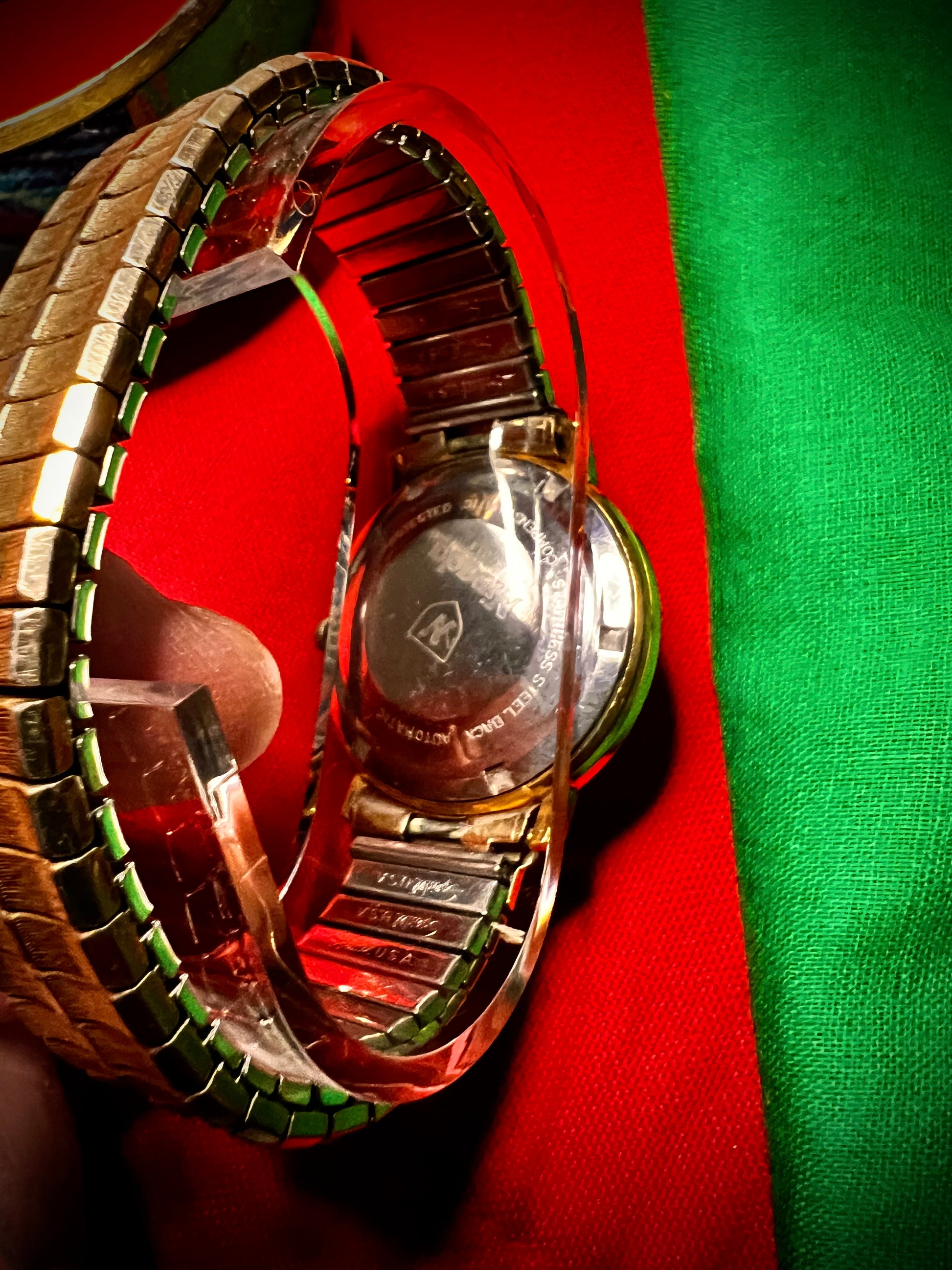 #1351 Nivada Date Automatic Gold color with Gold dial newish beautiful S.S back Spidiel USA gold filled caps all original watch great opportunity for Collectors rate watch in excellent running and beautiful condition. Power 266 beat error 0.1 ms