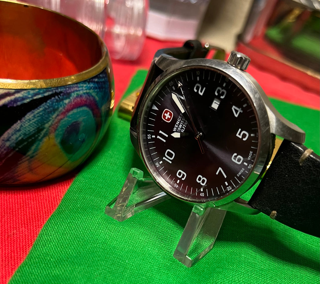 #1018-A Wenger Swiss military larger size Quarrtz watch