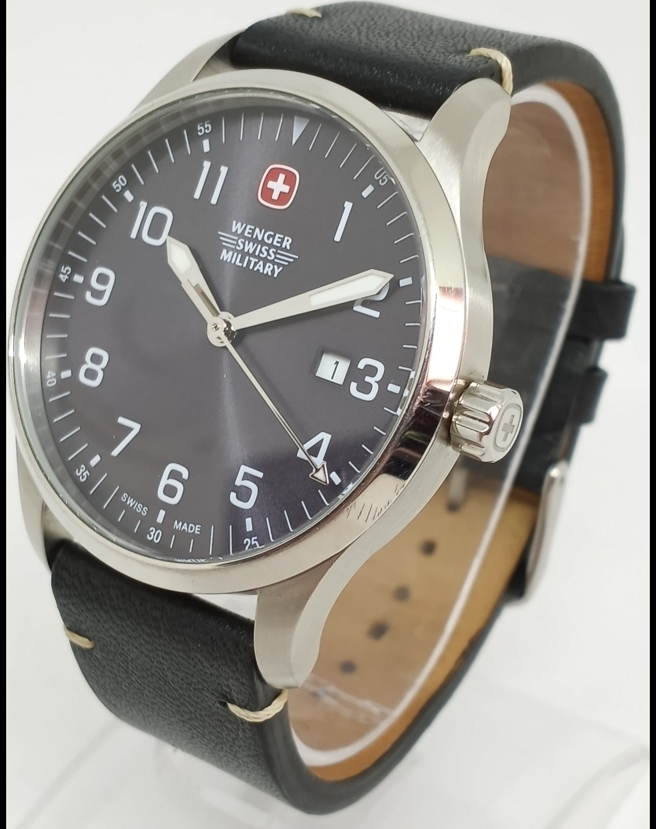 #1018-A Wenger Swiss military larger size Quarrtz watch