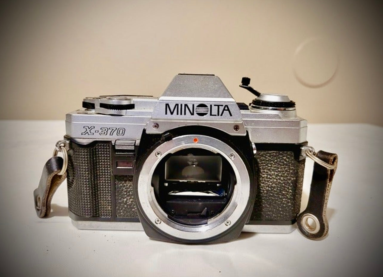 #002CA Minolta X-370 35mm SLR Film Camera Body Parts Repair Untested