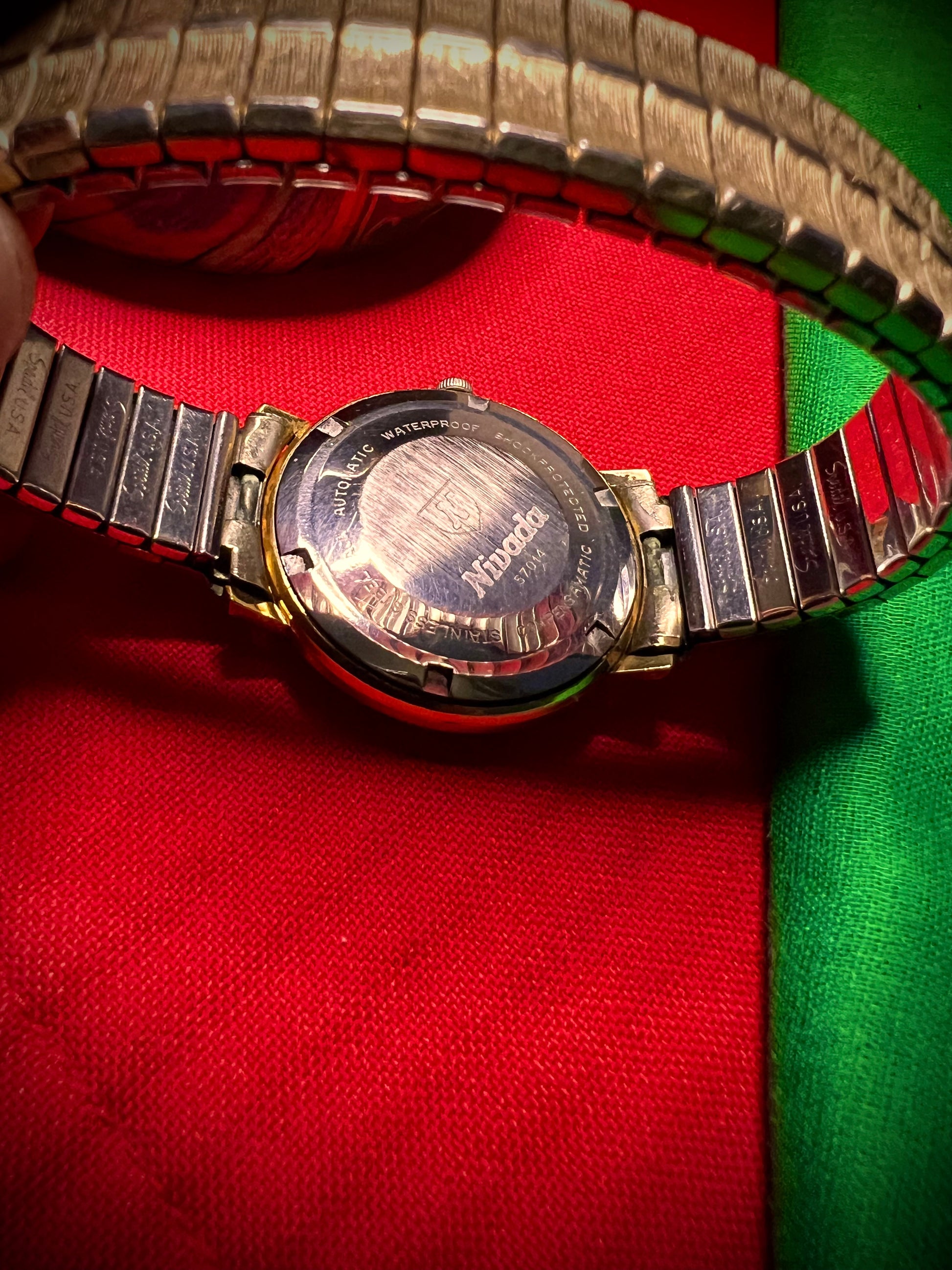 #1351 Nivada Date Automatic Gold color with Gold dial newish beautiful S.S back Spidiel USA gold filled caps all original watch great opportunity for Collectors rate watch in excellent running and beautiful condition. Power 266 beat error 0.1 ms