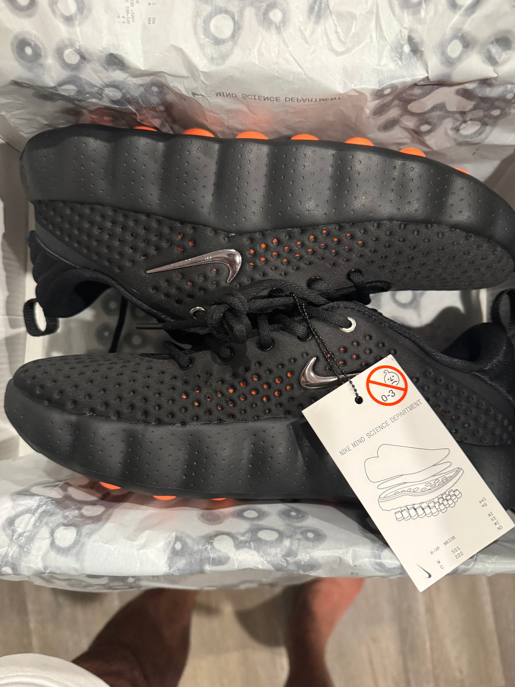 Nike Mind 002 “Black / Hyper Crimson” HQ4308-001 – Men’s US Size 8.5 – Brand New