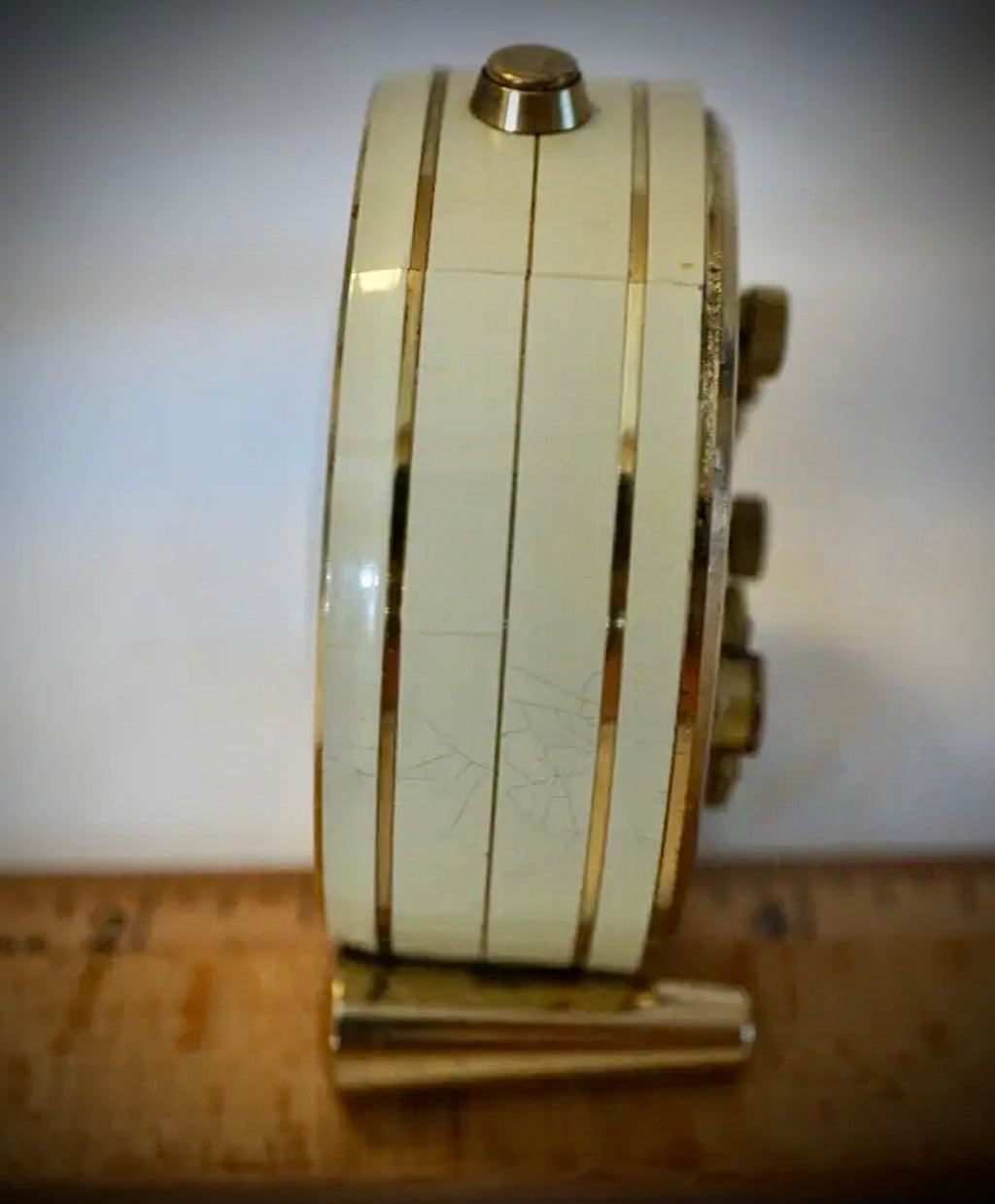 R75. VTG LOOPING 15 JEWELS 8 DAY SWISS TRAVEL ALARM CLOCK BRASS W/FACE & WHITE BODY