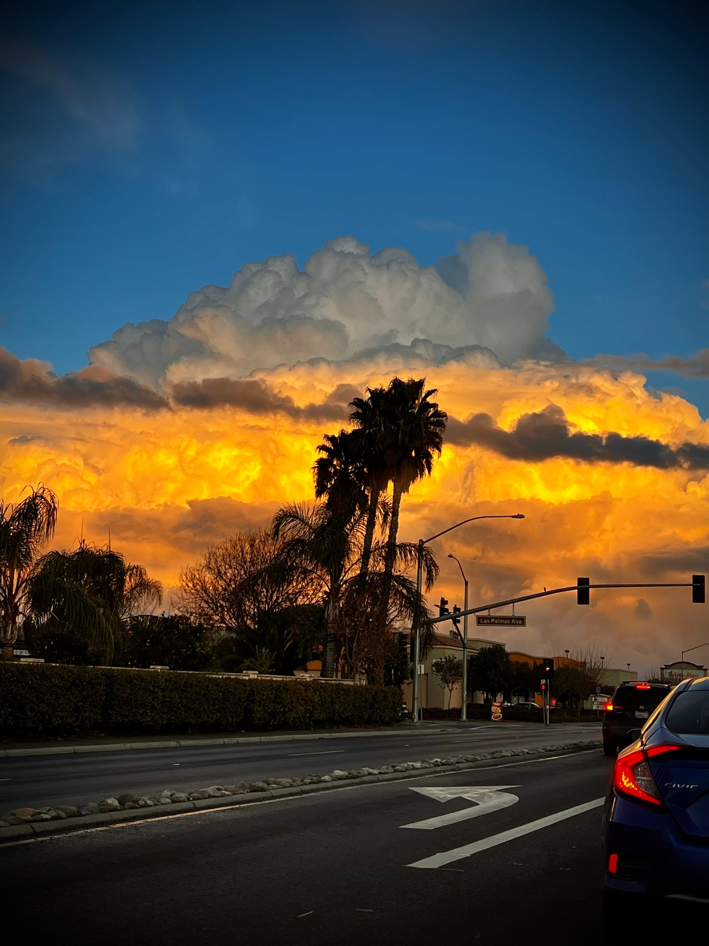 San Francisco California USA Clear Sky with beautiful clouds after the rain 4:00 PM Dec 19th 2023 for your Viewing.