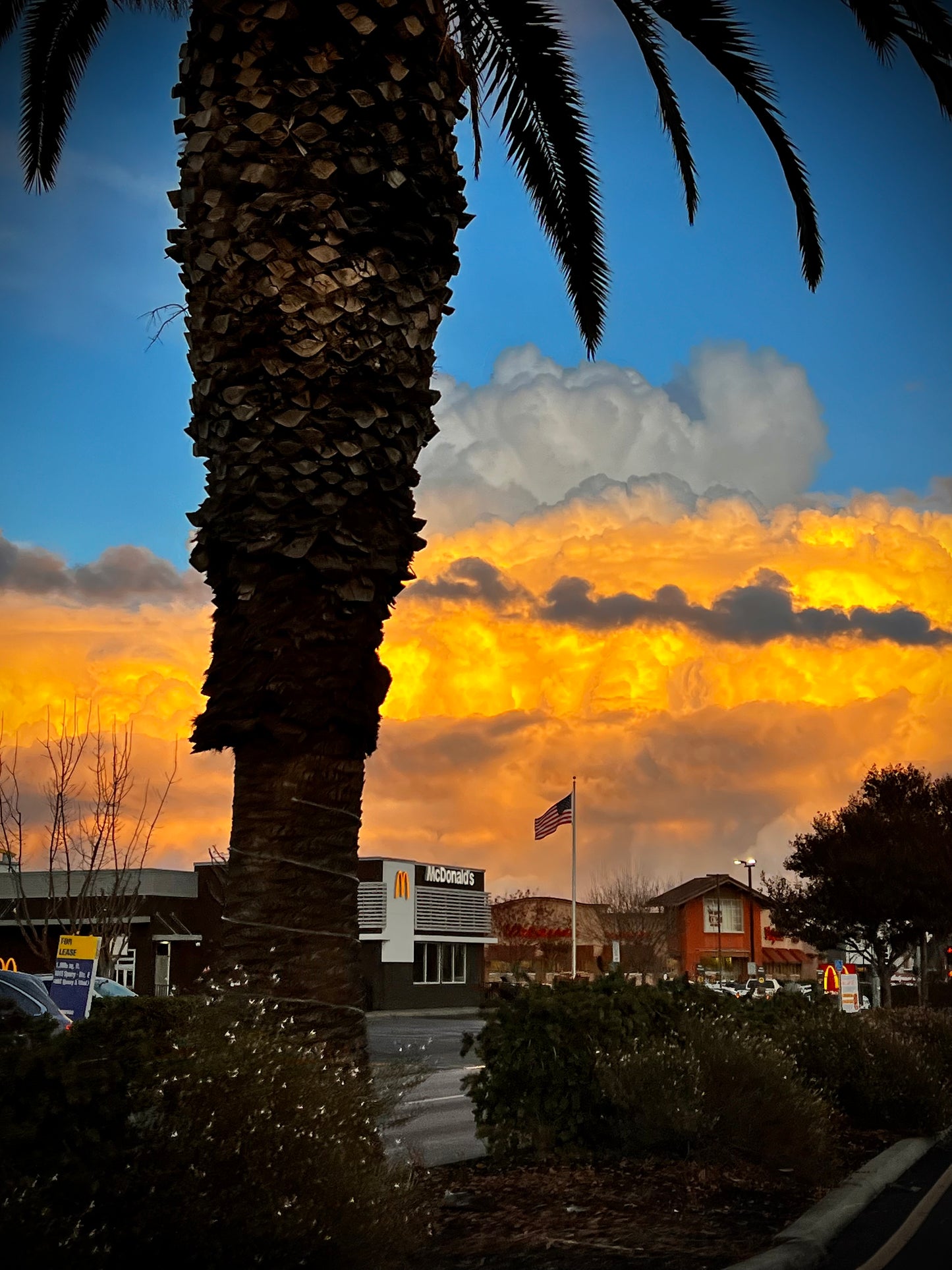 San Francisco California USA Clear Sky with beautiful clouds after the rain 4:00 PM Dec 19th 2023 for your Viewing.