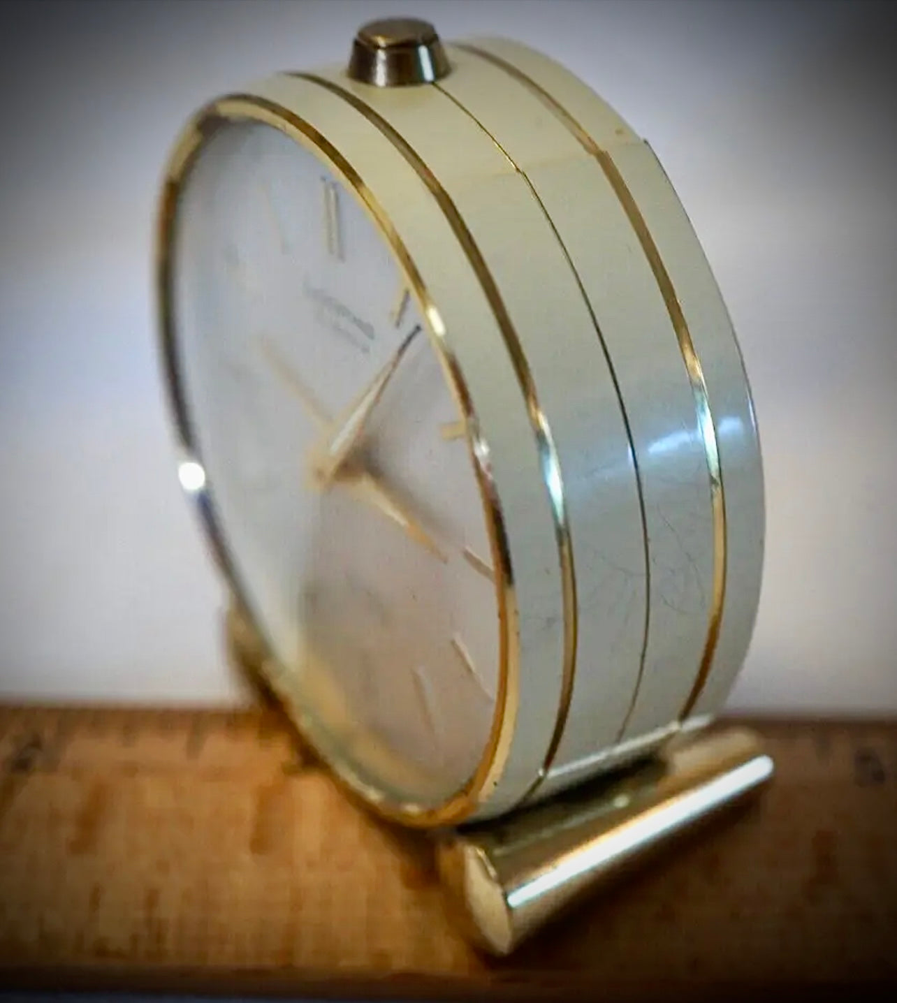 R75. VTG LOOPING 15 JEWELS 8 DAY SWISS TRAVEL ALARM CLOCK BRASS W/FACE & WHITE BODY