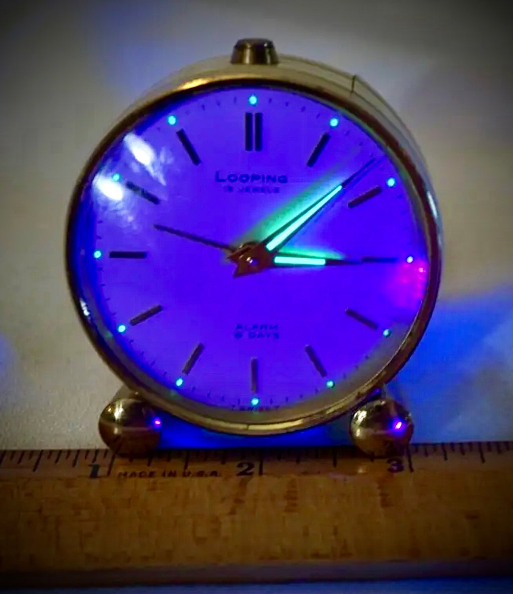 R75. VTG LOOPING 15 JEWELS 8 DAY SWISS TRAVEL ALARM CLOCK BRASS W/FACE & WHITE BODY
