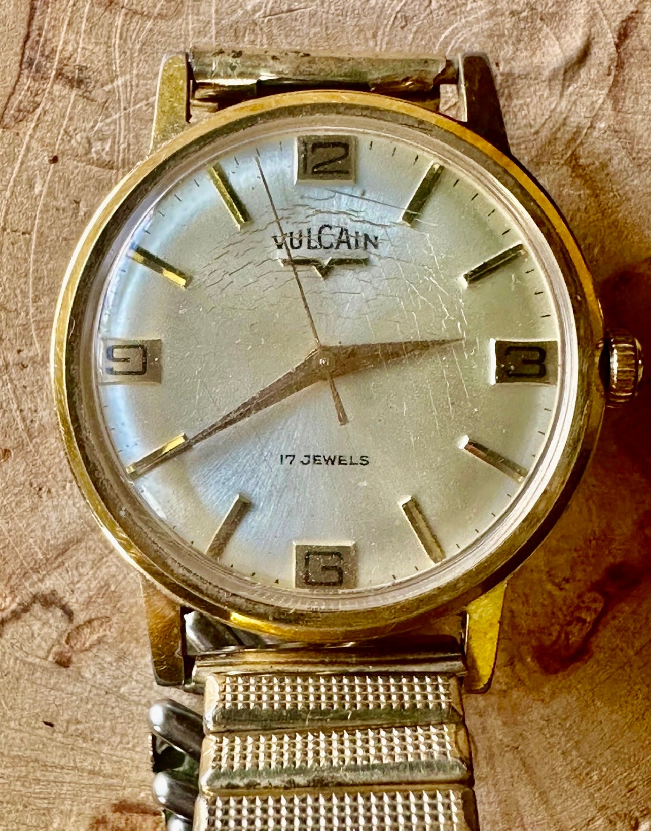 R#997 VINTAGE WRIST WATCH VULCAIN AUTOMATIC DATE SWISS MADE