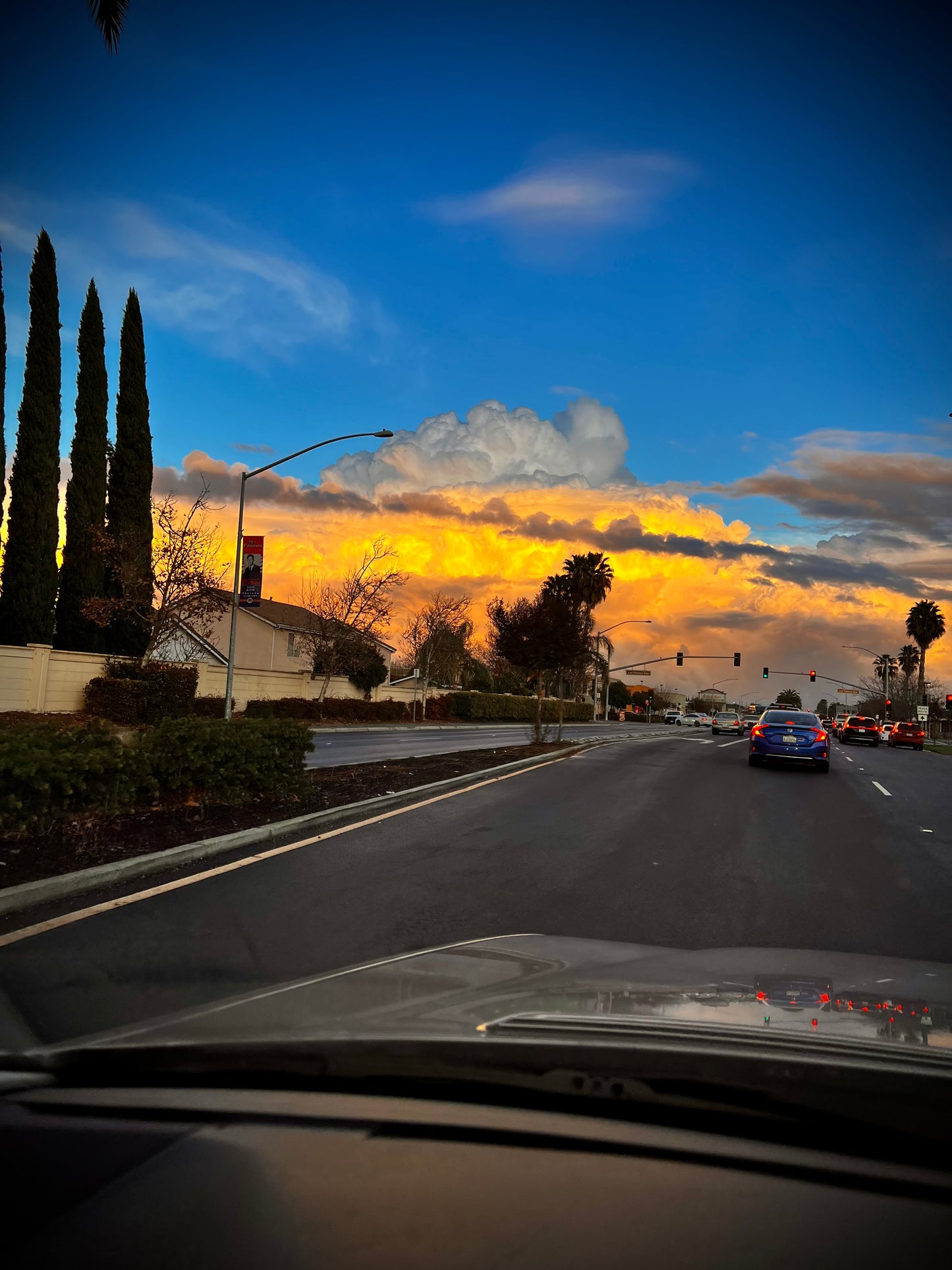 San Francisco California USA Clear Sky with beautiful clouds after the rain 4:00 PM Dec 19th 2023 for your Viewing.