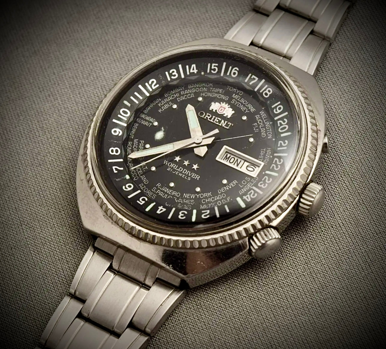 #1094 RARE VINTAGE ORIENT WORLD DIVER Wrist Watch