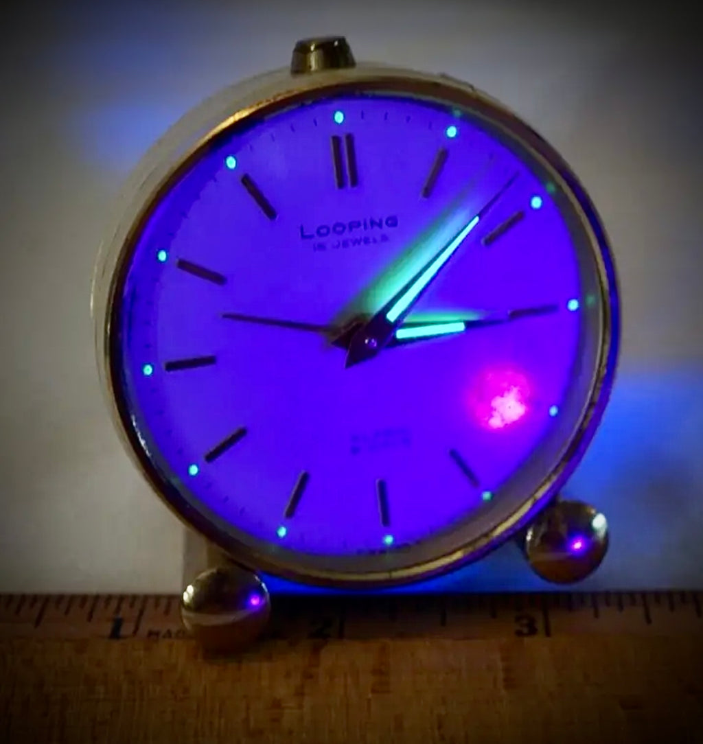 R75. VTG LOOPING 15 JEWELS 8 DAY SWISS TRAVEL ALARM CLOCK BRASS W/FACE & WHITE BODY