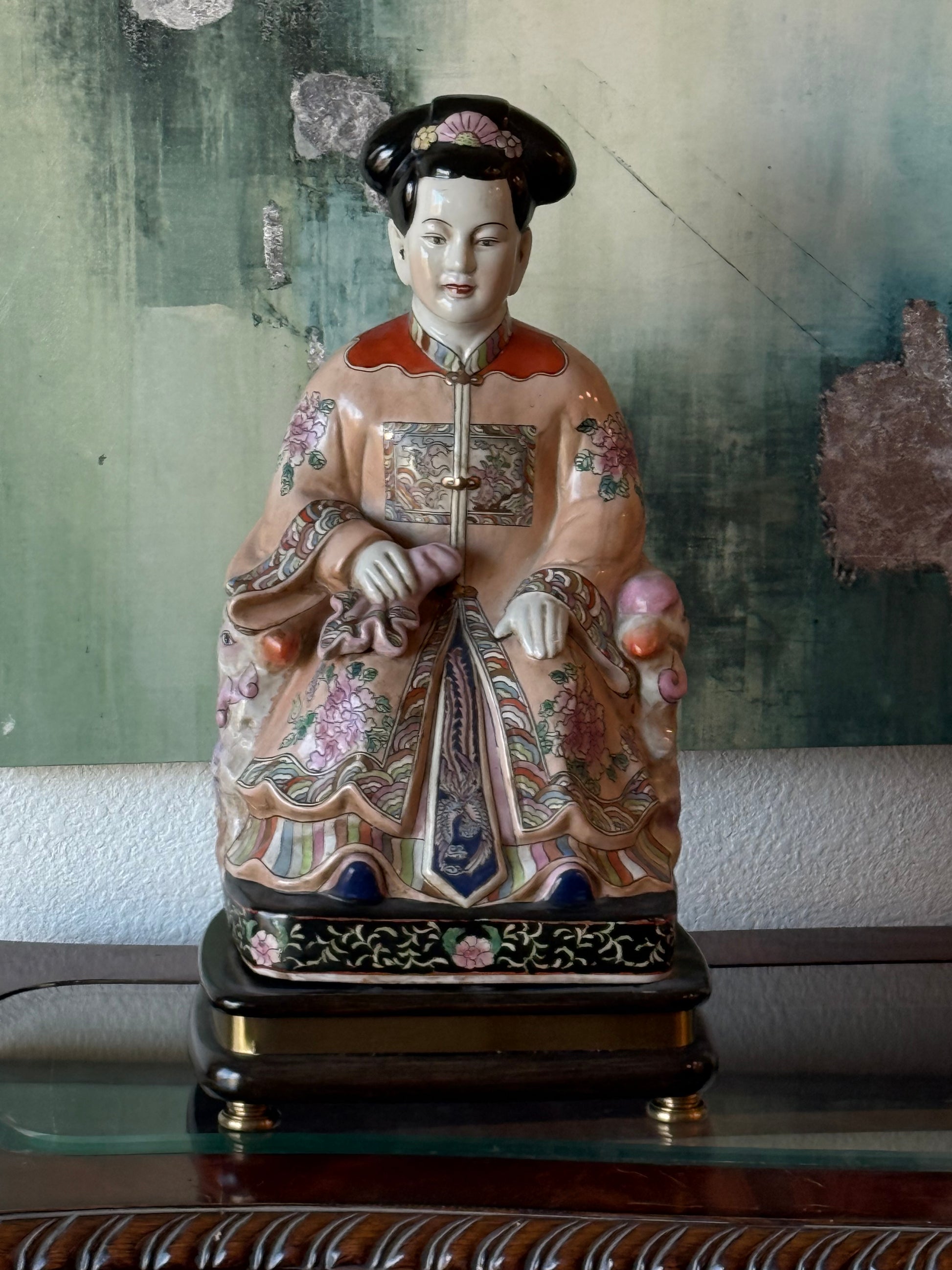 Porcelain-B Statue & figurine wildwood accents