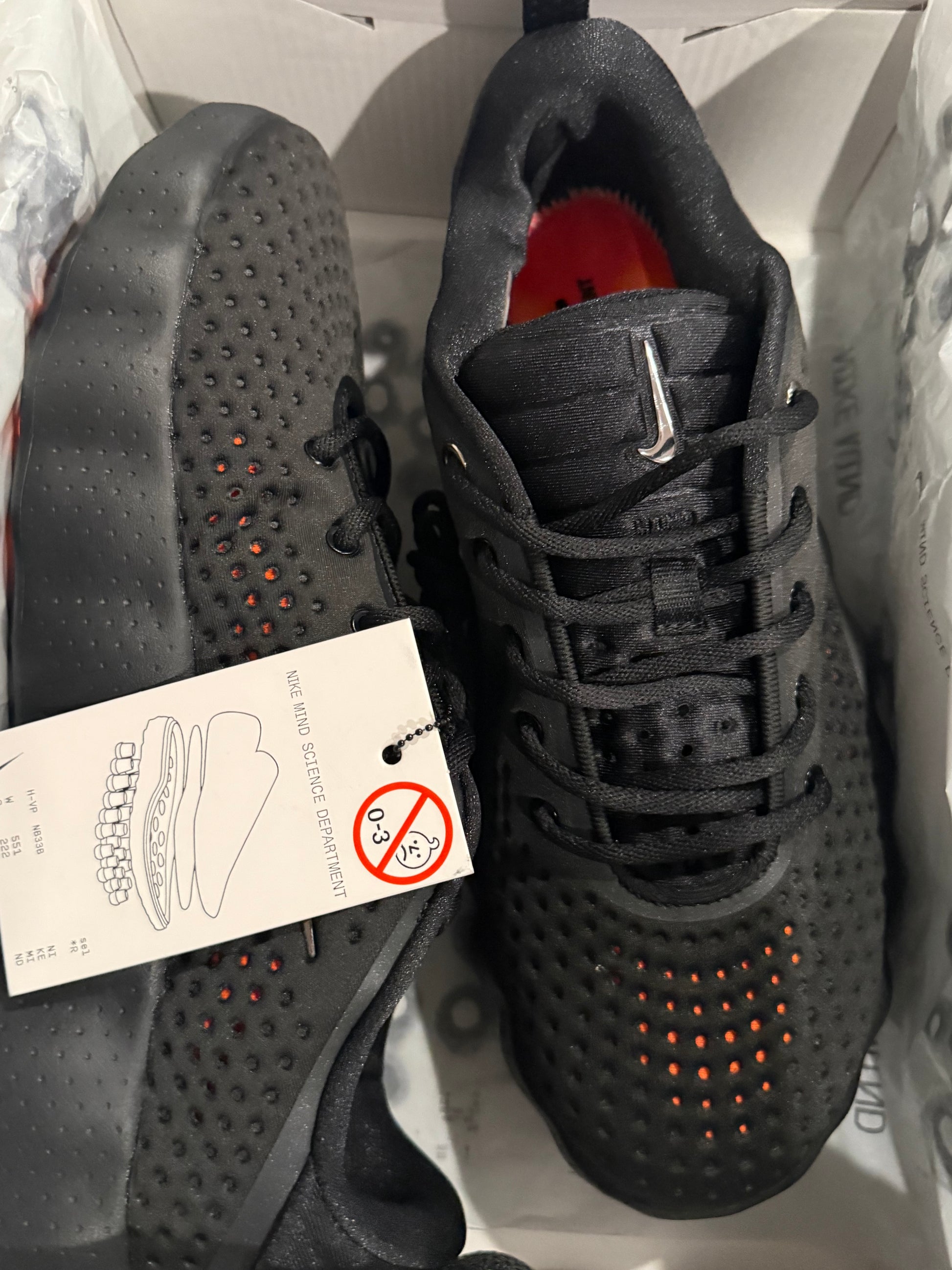 Nike Mind 002 “Black / Hyper Crimson” HQ4308-001 – Men’s US Size 8.5 – Brand New