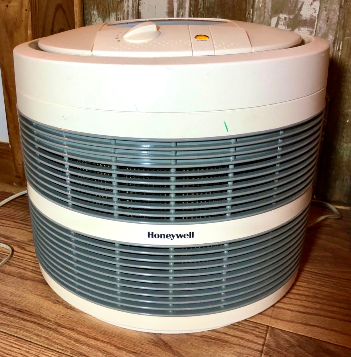 Honeywell HEPA Air purifier 5200 state of the art for smoke dust air allergens