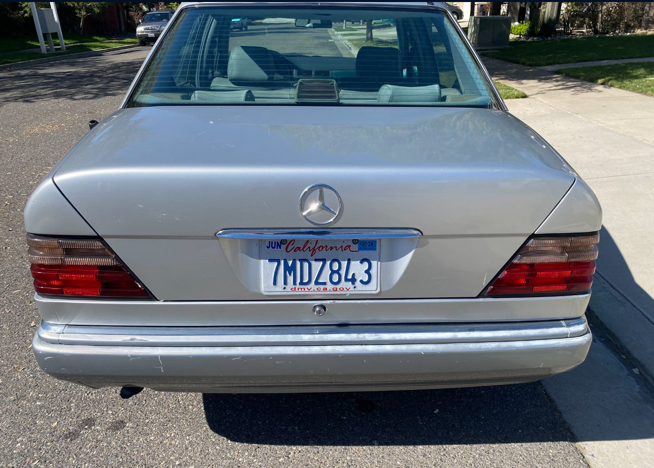 For sale 1995 e300 diesel sedan 4- door diesel located in California. Local Cash pick up only