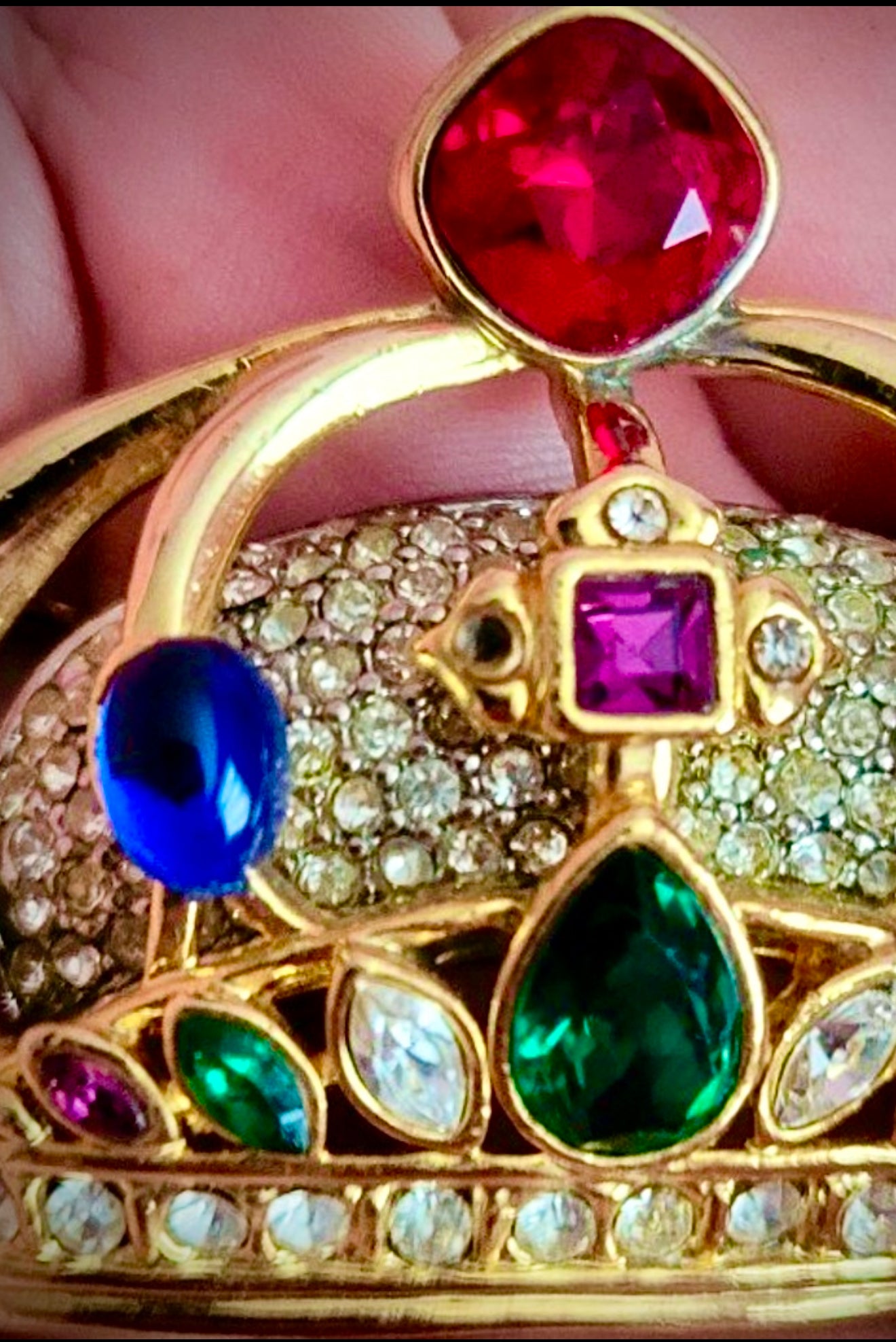 The Swarovski Regal Crown Brooch is a striking masterpiece that combines timeless elegance with meticulous craftsmanship. Designed with intricate pavé detailing and adorned with multicolored rhinestones, it radiates luxury and sophistication. Measuring ap