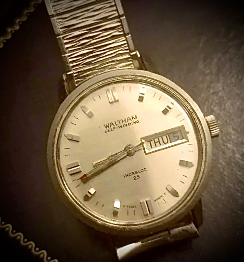 #1128 Waltham 25 jewls Automatic Calendar Men's Watch Excellent Condition keeping accurate time