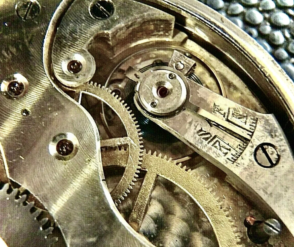 87. Handsome Swiss Vibratus 8-day car clock, great coin edge case, good hairspring