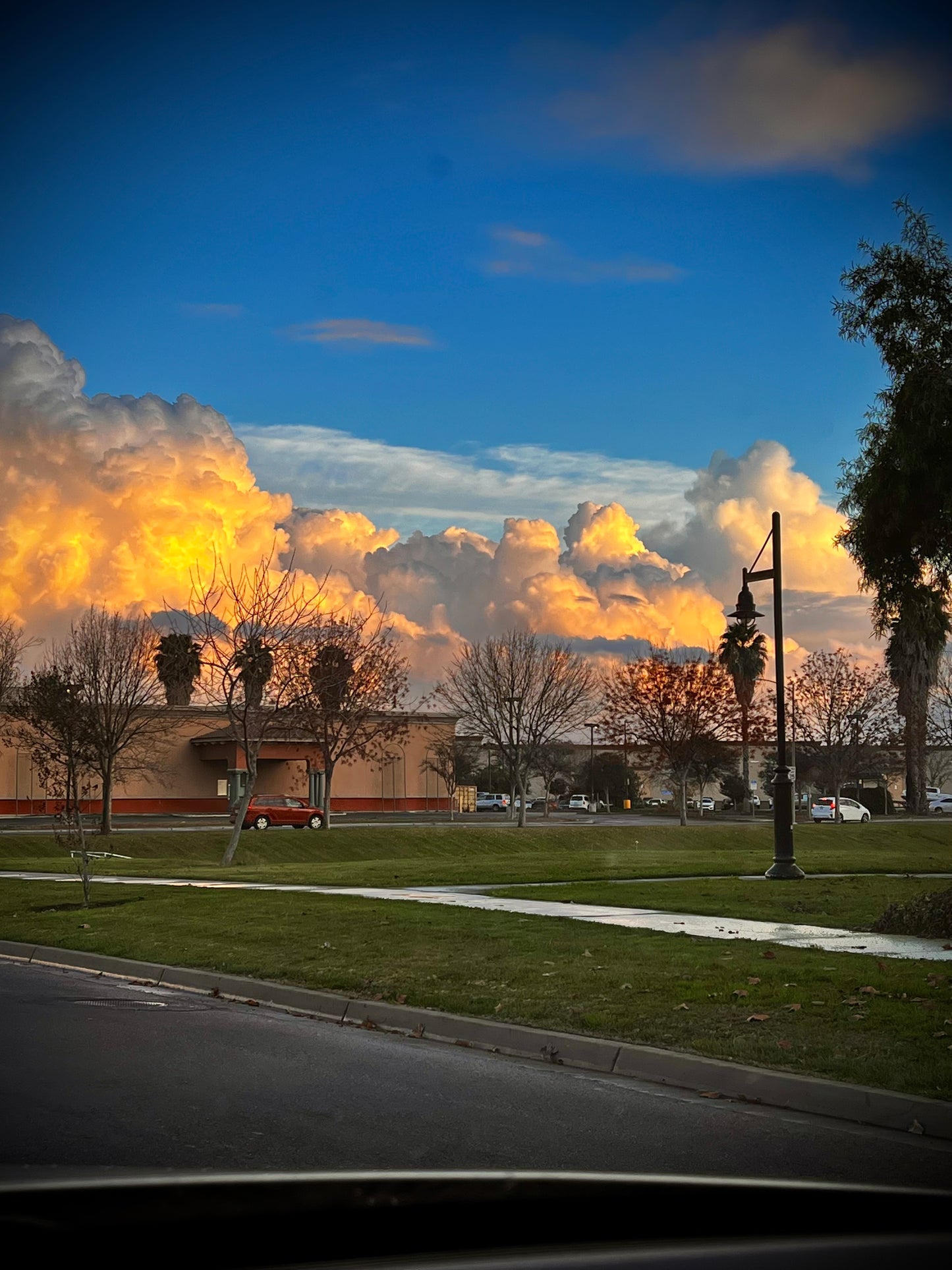 San Francisco California USA Clear Sky with beautiful clouds after the rain 4:00 PM Dec 19th 2023 for your Viewing.