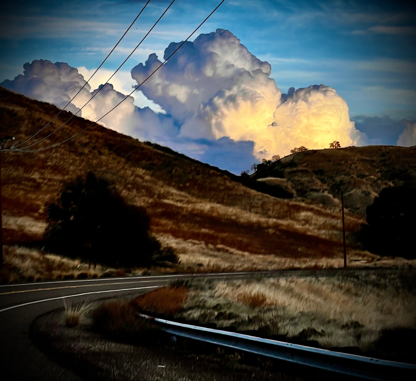 San Francisco California USA Clear Sky with beautiful clouds after the rain 4:00 PM Dec 19th 2023 for your Viewing.