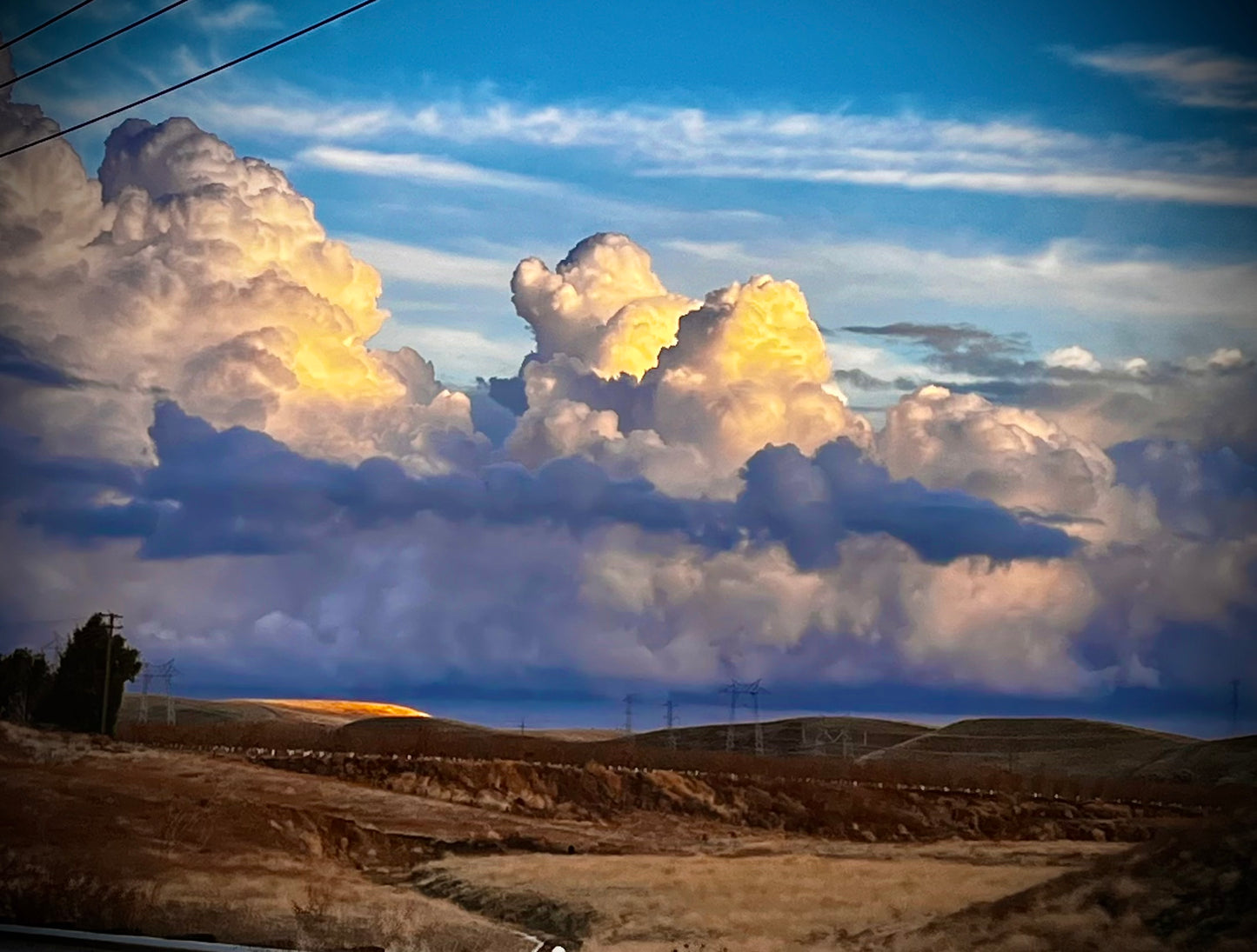 San Francisco California USA Clear Sky with beautiful clouds after the rain 4:00 PM Dec 19th 2023 for your Viewing.