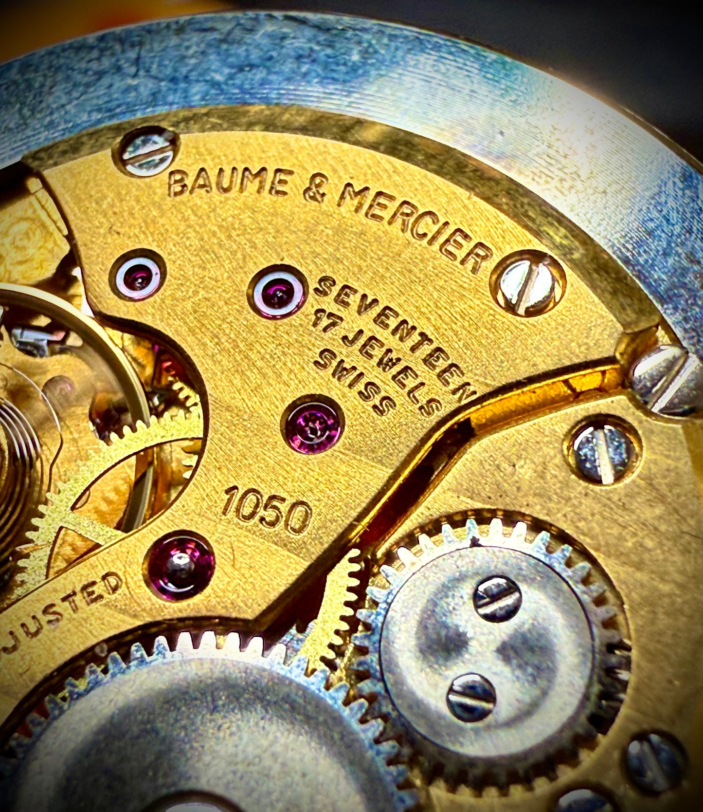 #911 B Watch movement baume mercier 1050 for parts working manual wind