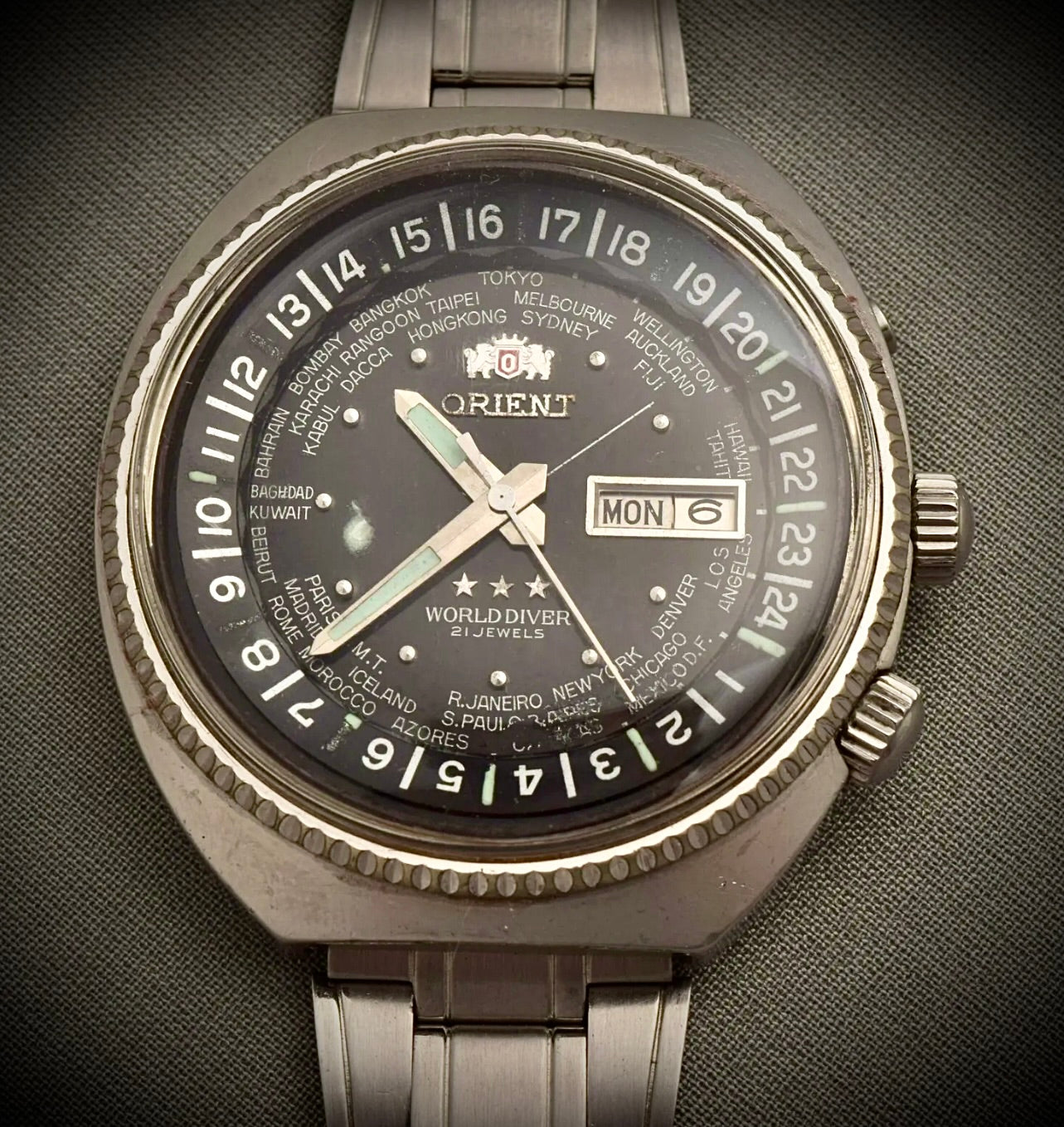 #1094 RARE VINTAGE ORIENT WORLD DIVER Wrist Watch