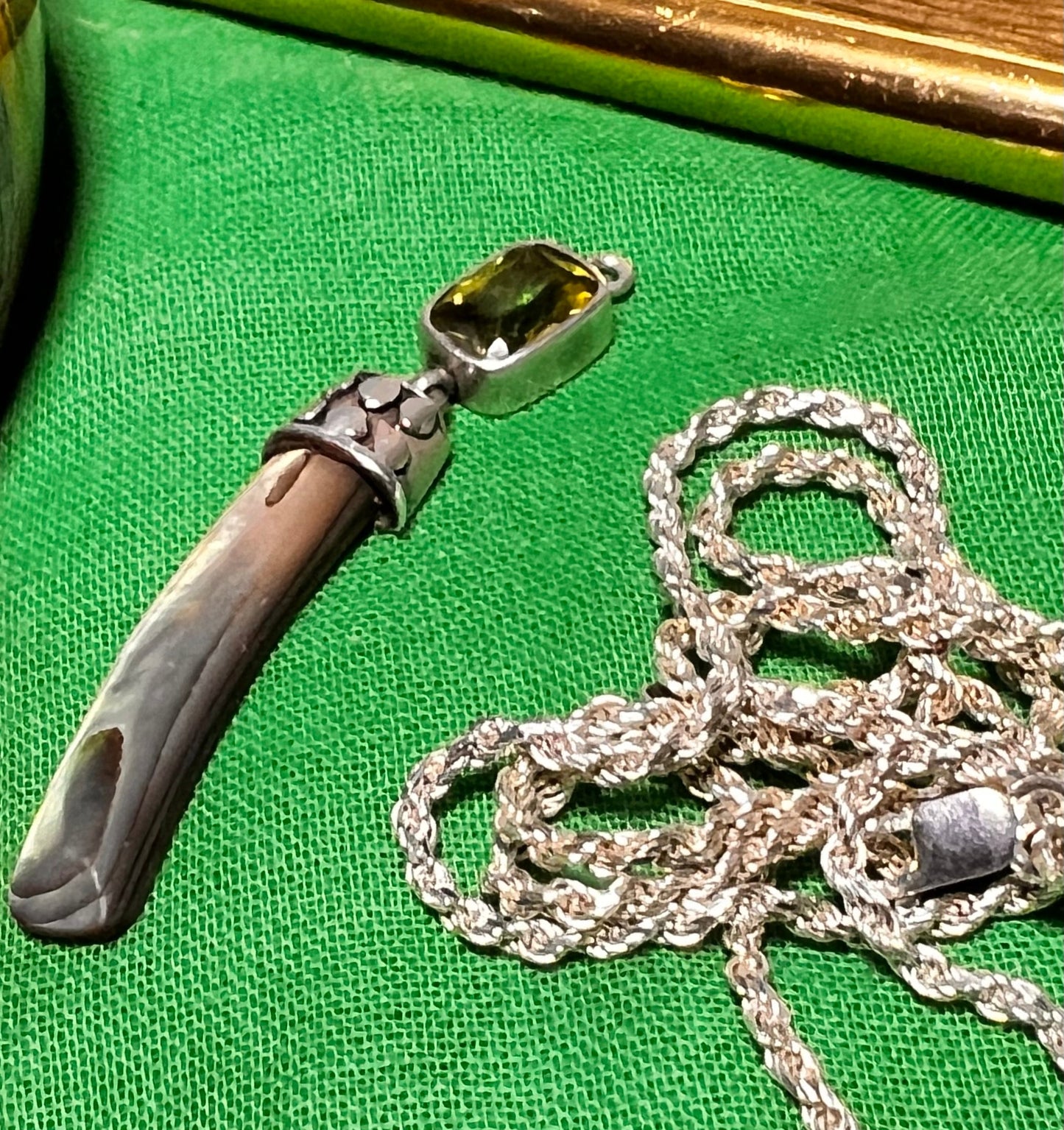 SJ#12 Vintage ESTATE find green Emerald .925 Silver  Pendant