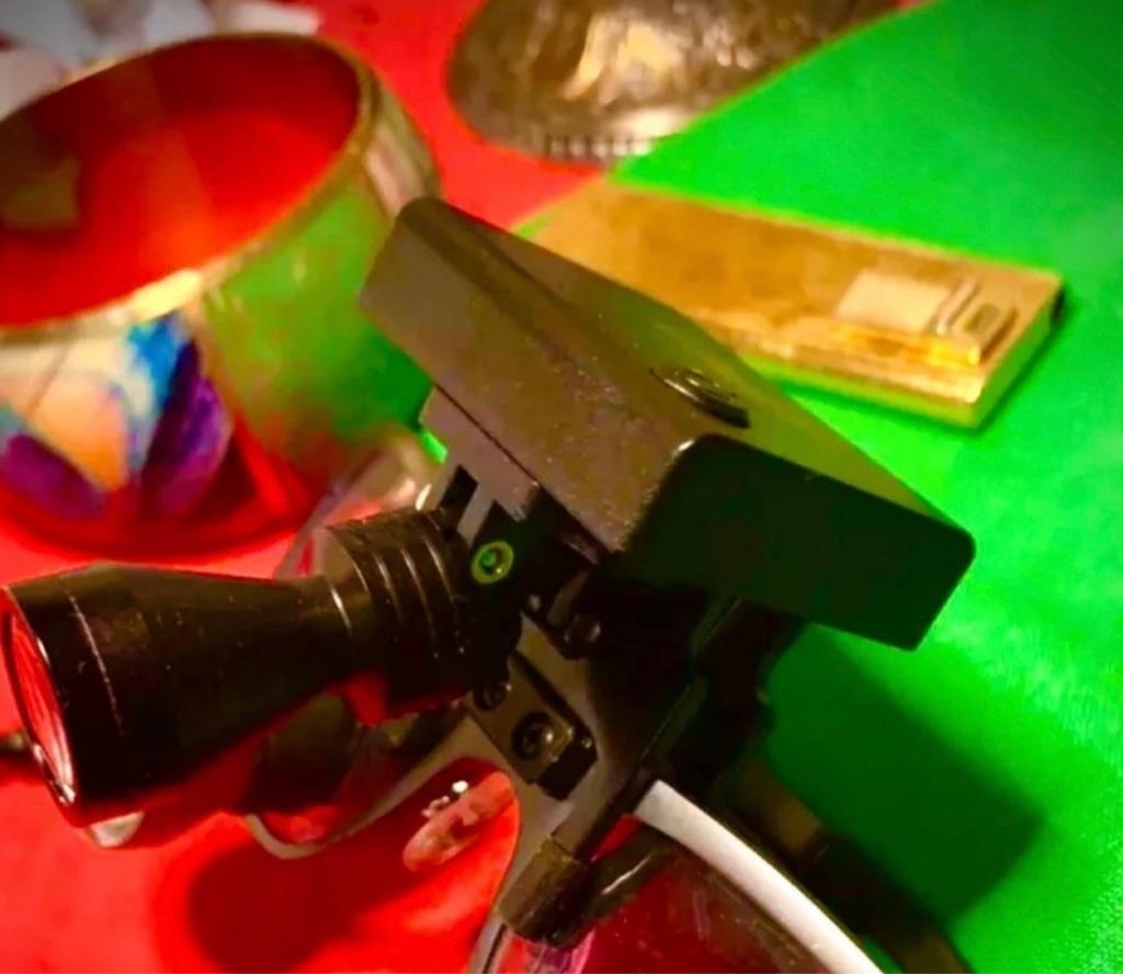 HighTech Dental Wireless Loupe Headlight With Two Detachable Magnetic Batteries