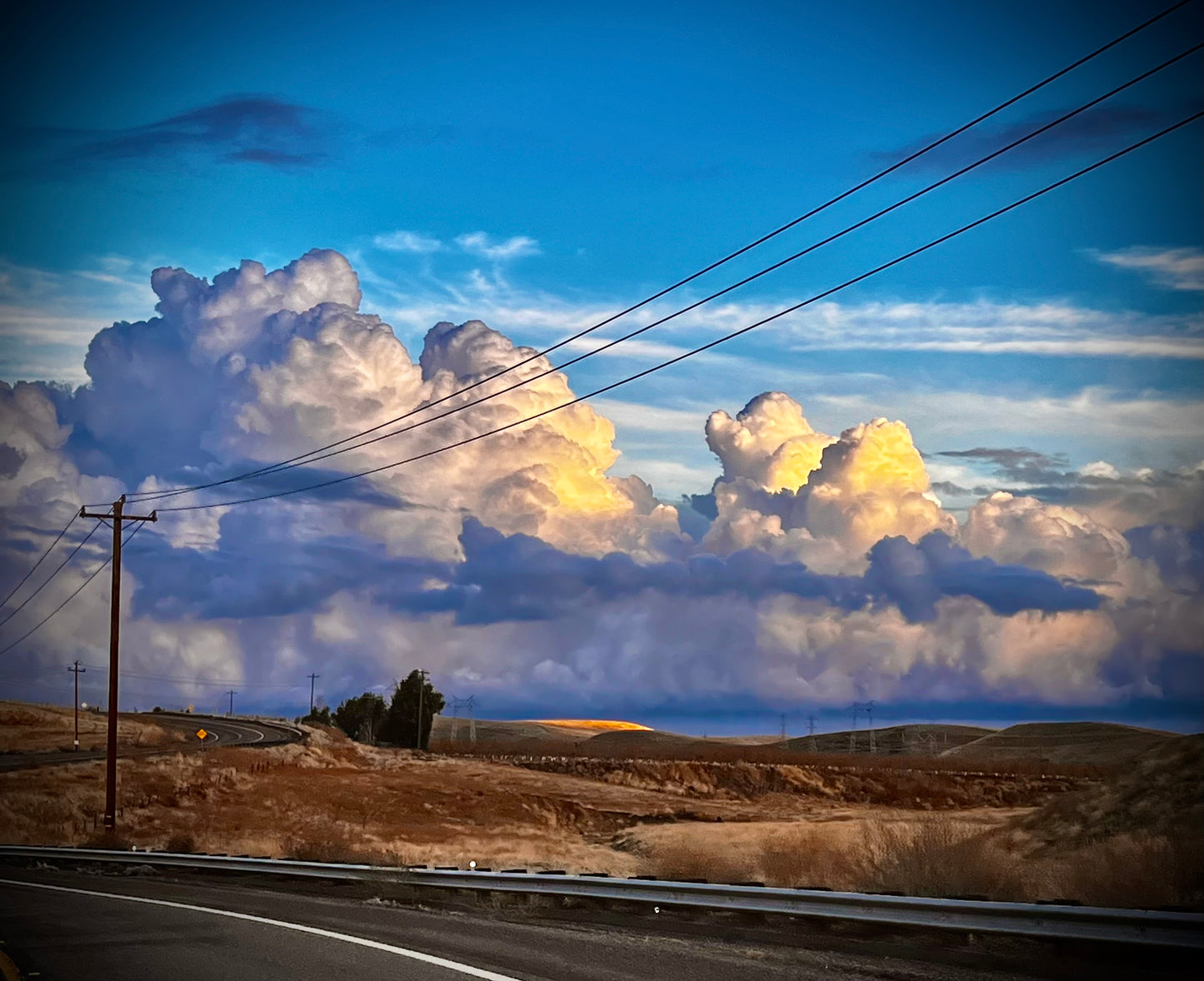 San Francisco California USA Clear Sky with beautiful clouds after the rain 4:00 PM Dec 19th 2023 for your Viewing.