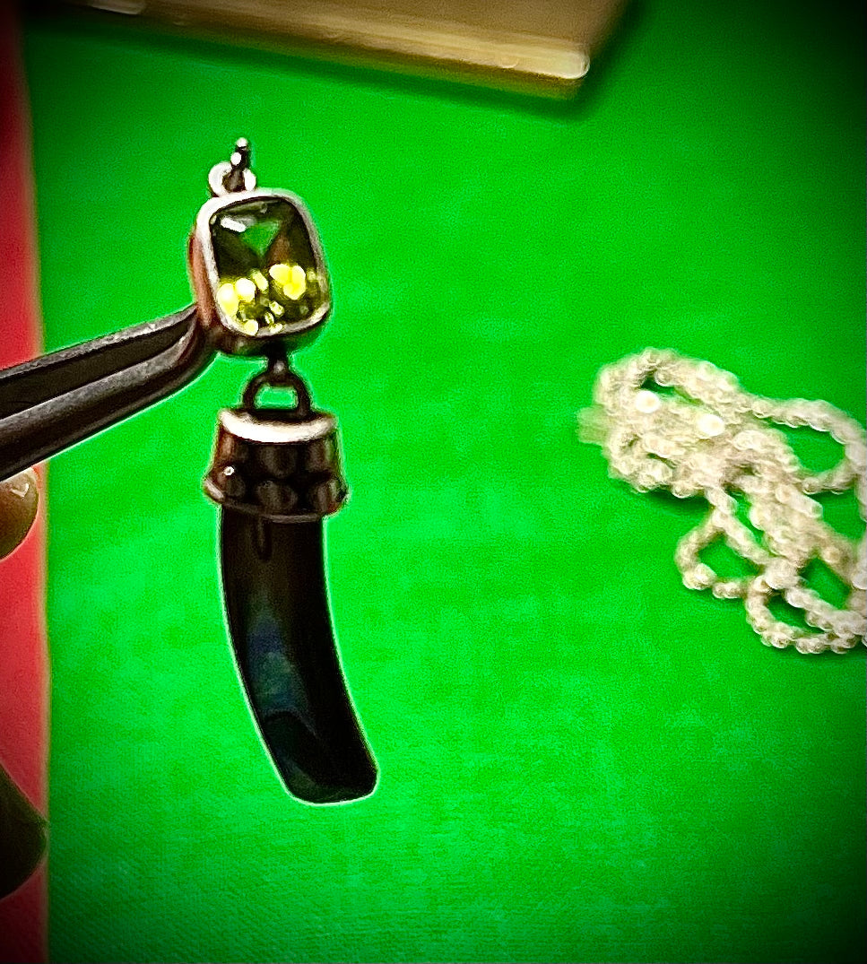 SJ#12 Vintage ESTATE find green Emerald .925 Silver  Pendant
