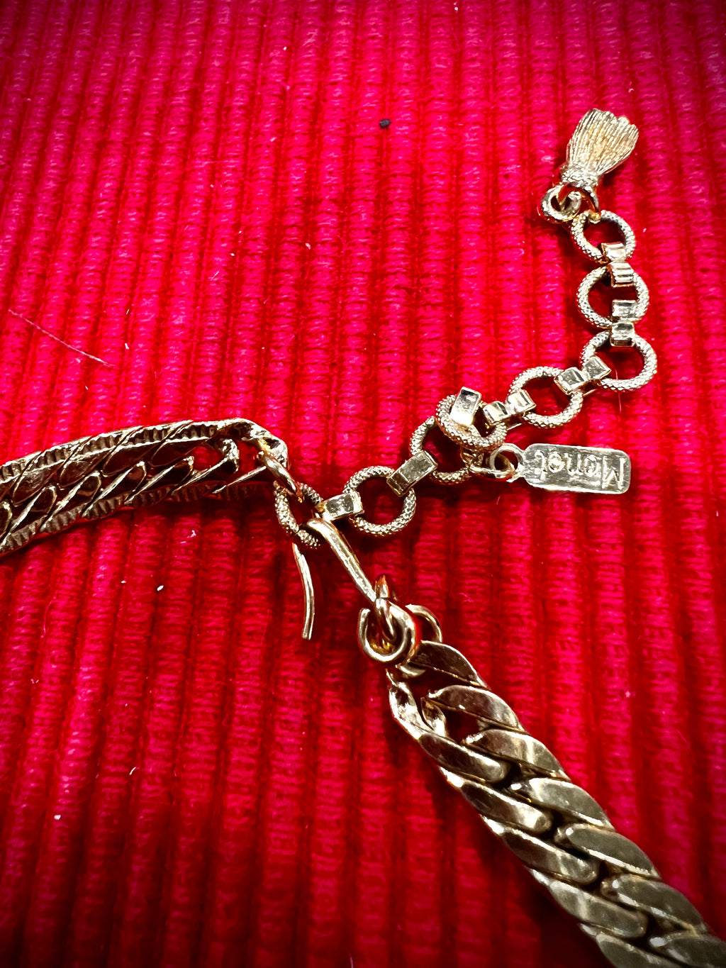 #437 Beautiful Gold Chain Brand Monet
