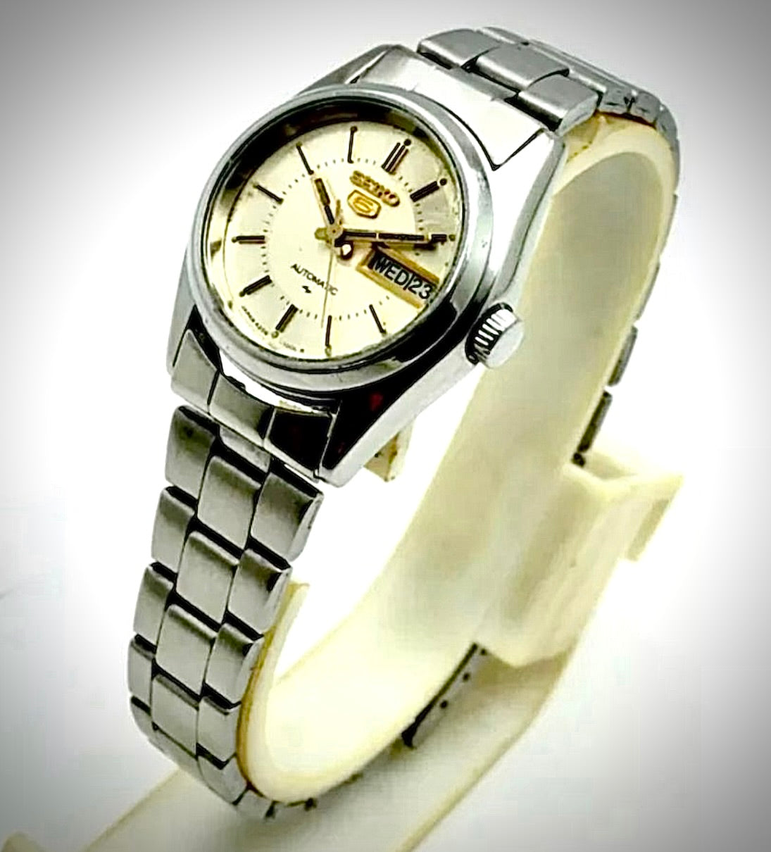 #907 Seiko 5 Automatic  21 Jewels Ladies Gold Dial Watch SYME02