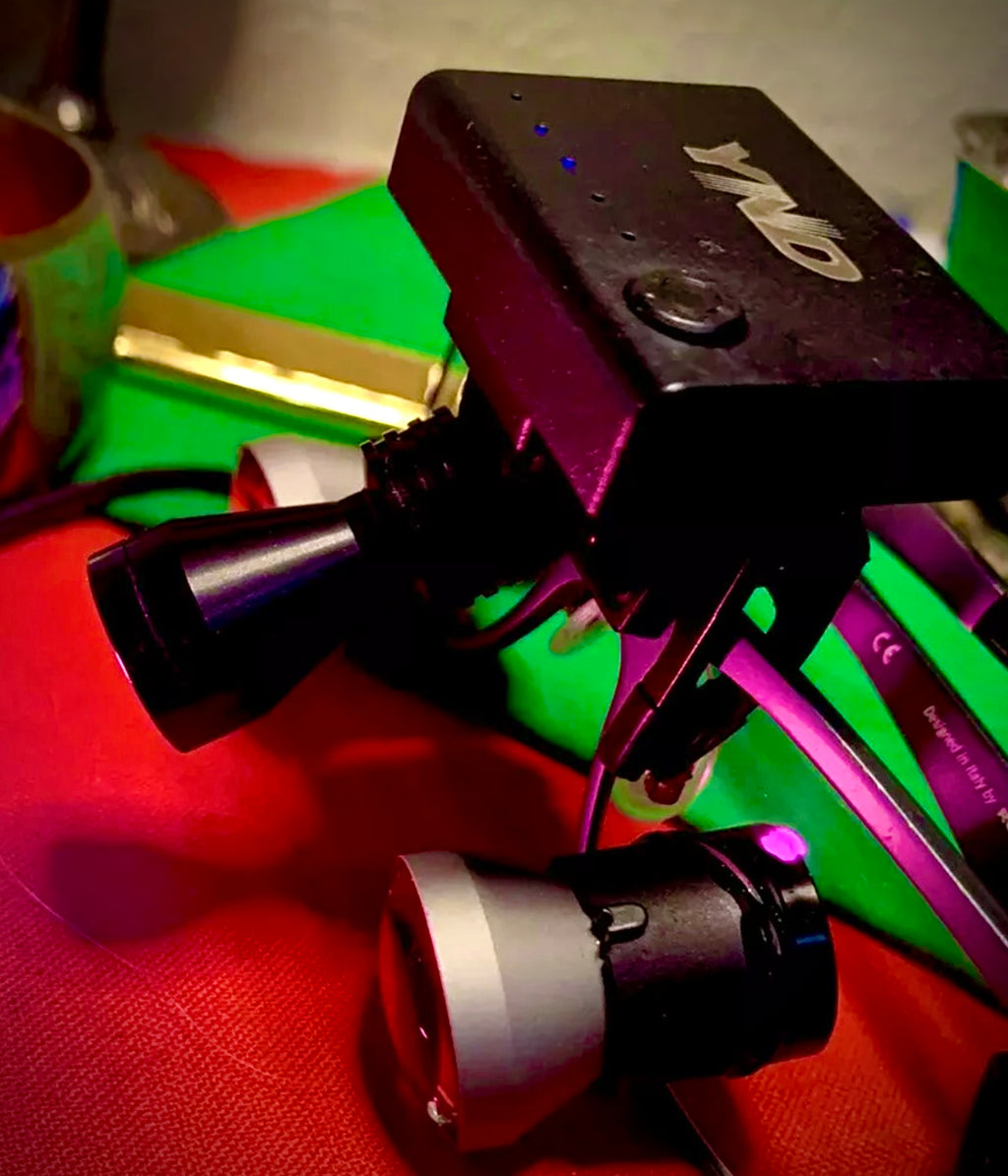 HighTech Dental Wireless Loupe Headlight With Two Detachable Magnetic Batteries