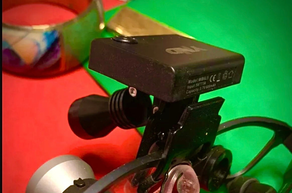 HighTech Dental Wireless Loupe Headlight With Two Detachable Magnetic Batteries