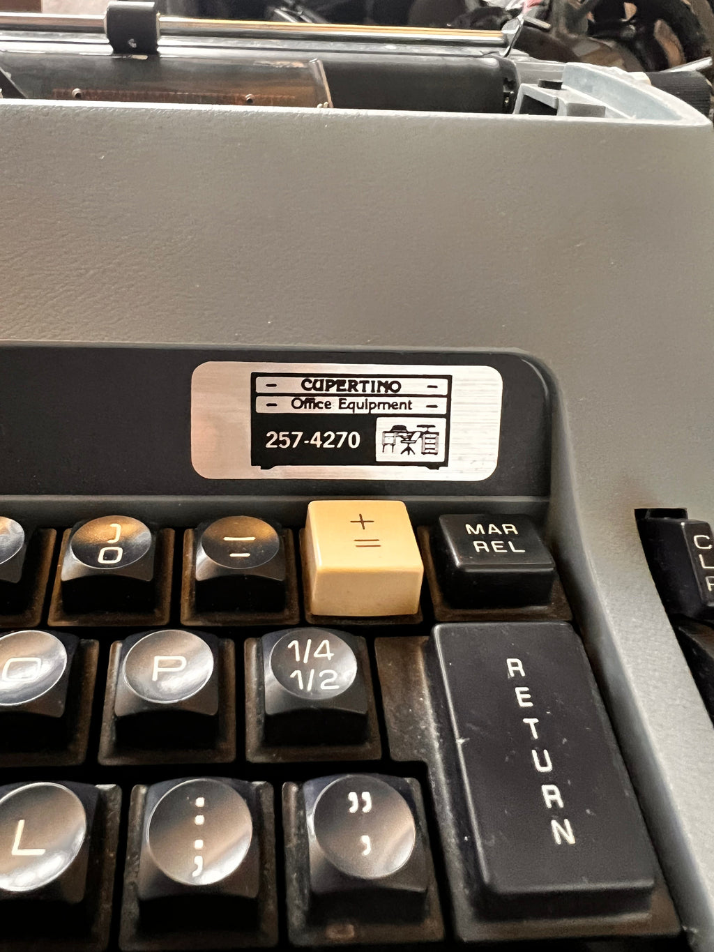 Royal Electric Typewriter Centurion Award Series Model SP-9000 Japan Portable collector’s Item