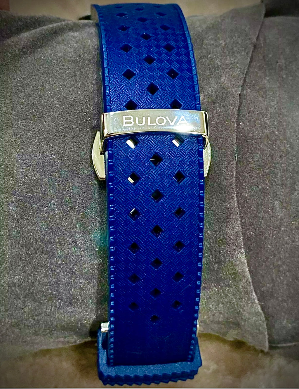 #935 BULOVA Men's Chronograph A Surfboard Blue Divers WATCH 98A253