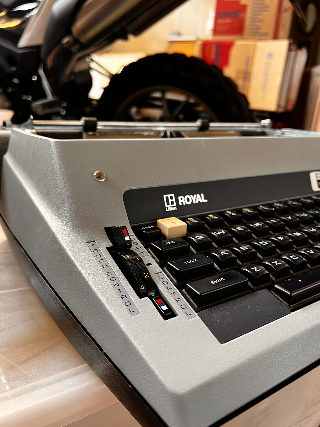Royal Electric Typewriter Centurion Award Series Model SP-9000 Japan Portable collector’s Item