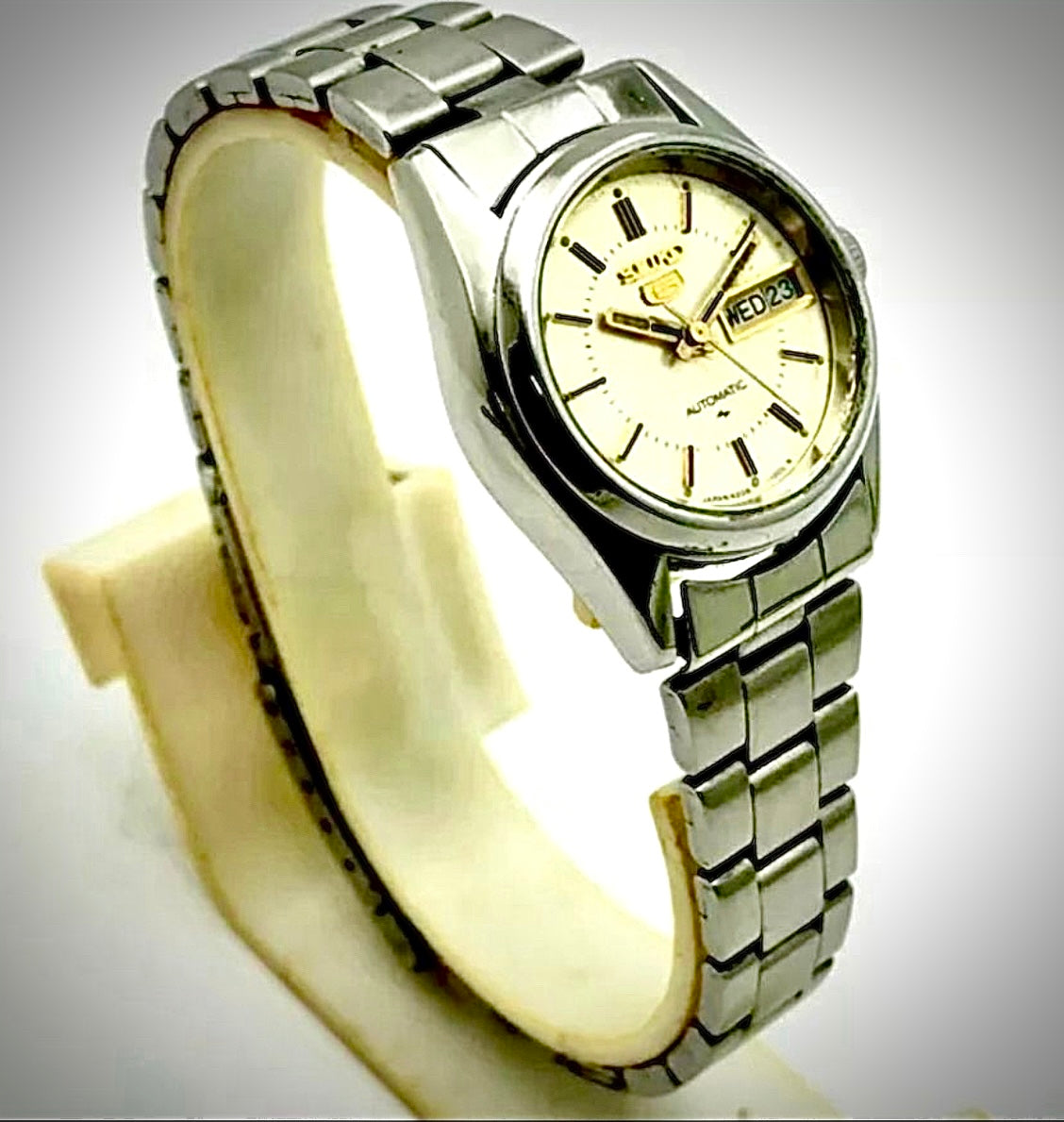 #907 Seiko 5 Automatic  21 Jewels Ladies Gold Dial Watch SYME02